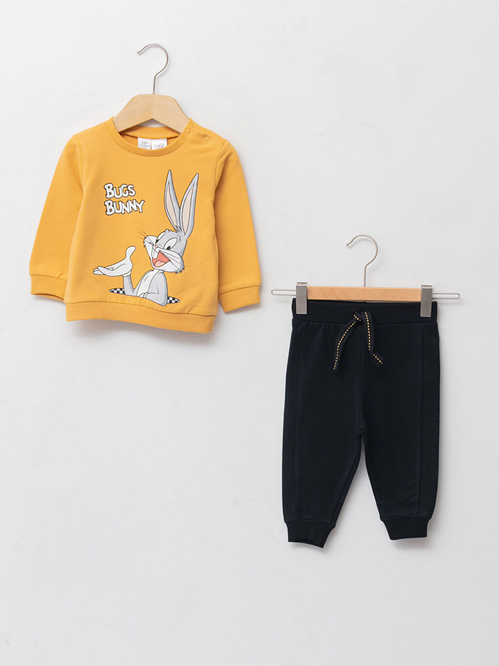 LC Waikiki Crew Neck Long Sleeve Bugs Bunny Printed Baby Boys' Sweatshirt and Pants 2 Pack Set -W16320Z1-RTM