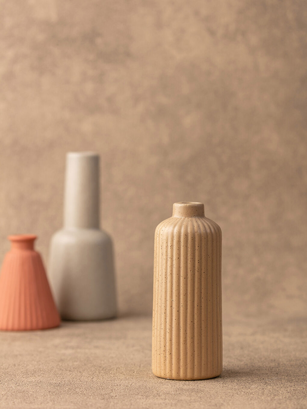 مزهرية ديكورية خزفية سادة 6x6x14 سم-1