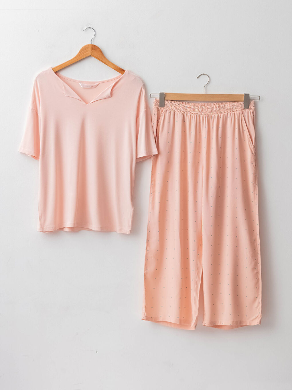 Ensemble de Pyjama pour Femmes en Viscose à Encolure Henley à Pois Manches Courtes Taille Élastique-5