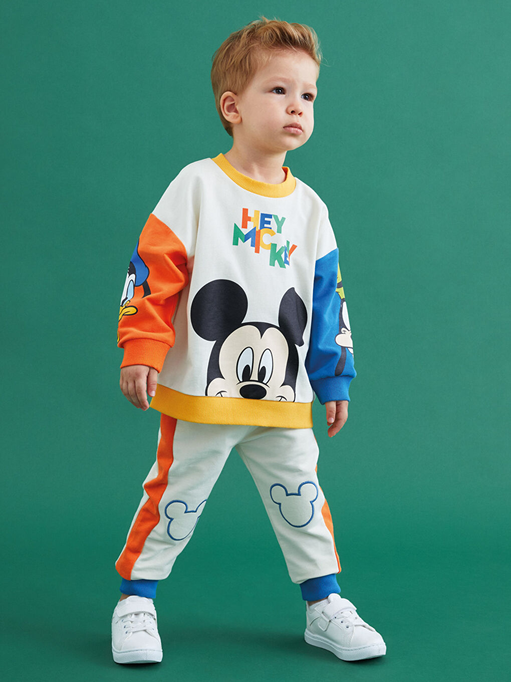 LCW baby Açık Bej Bisiklet Yaka Uzun Kollu Mickey Mouse Baskılı Pamuklu Erkek Bebek Sweatshirt