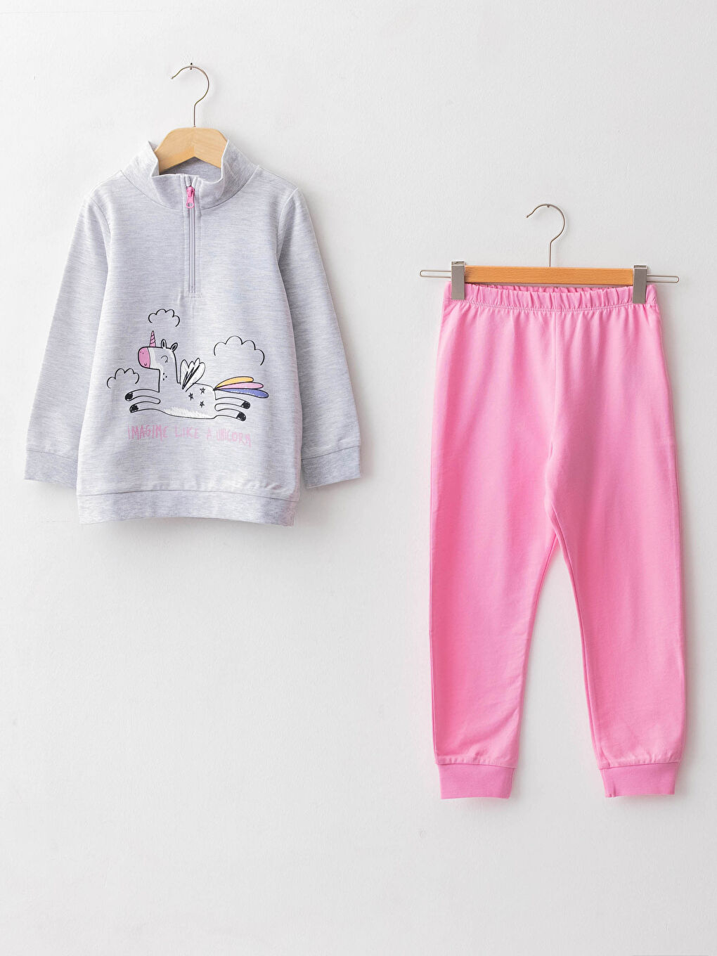 LCW Kids Комплект пижами за момичета с яка тип фуния, отпечатан, с дълъг ръкав -W18223Z4-CT3