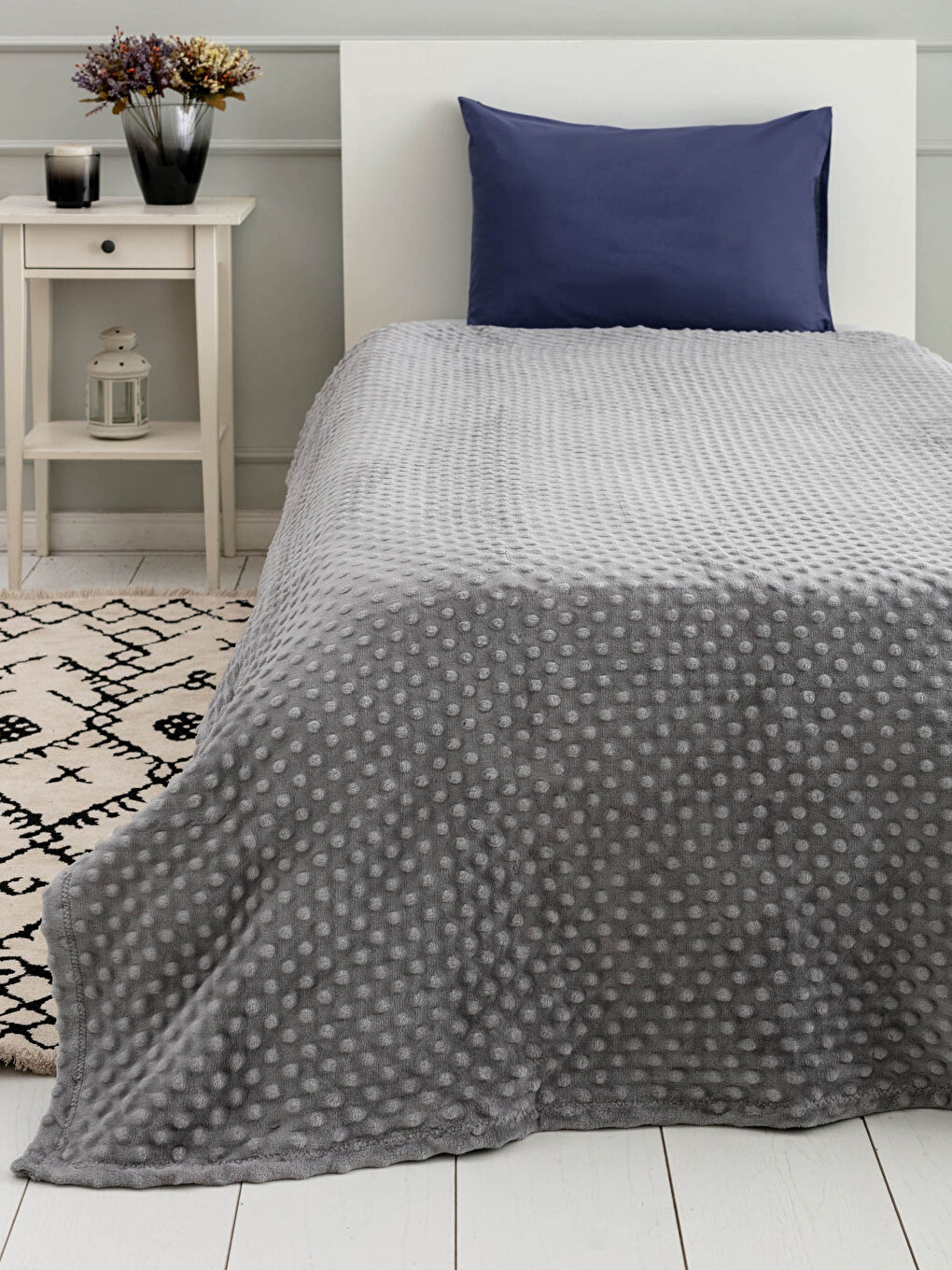 Single Bud Patterned Wellsoft Blanket 150x220 Cm
