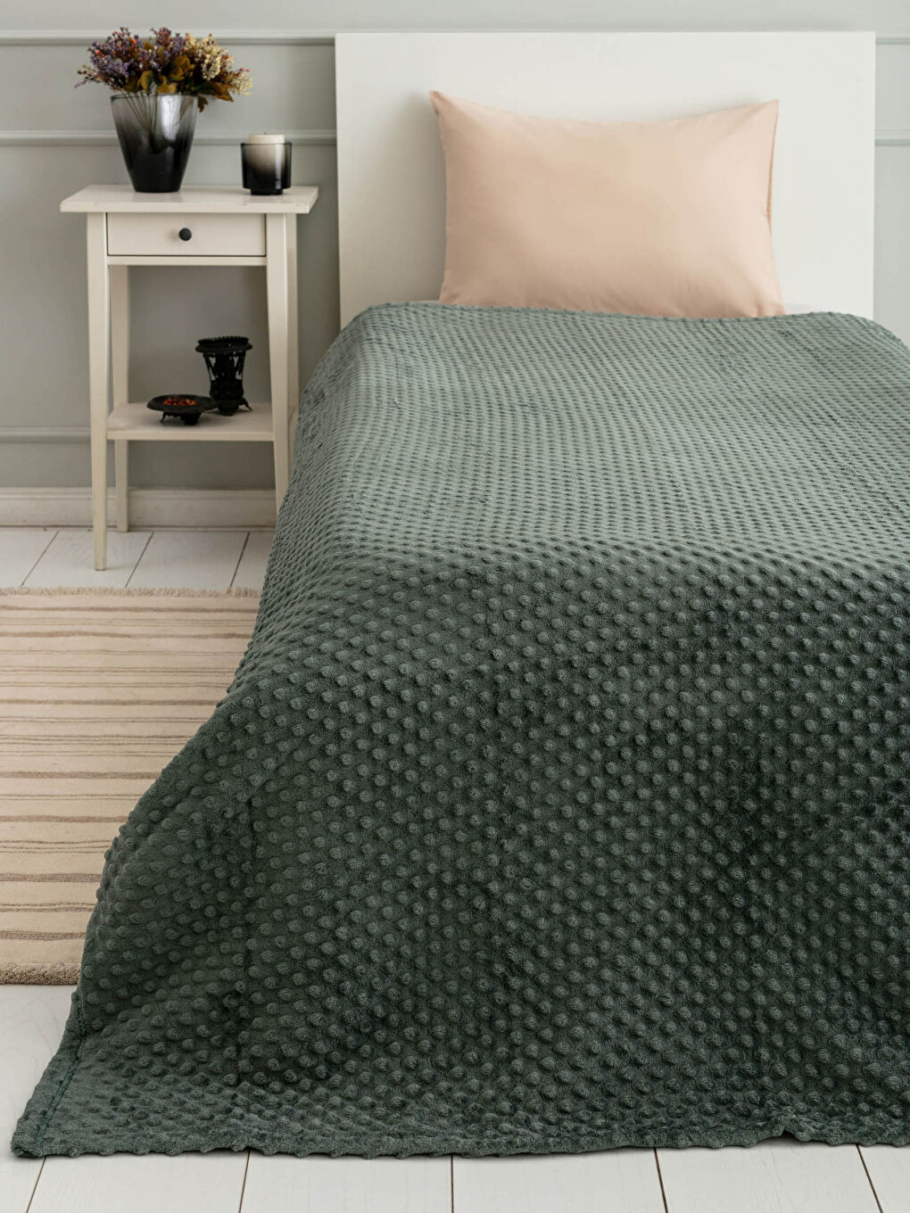 Single Bud Patterned Wellsoft Blanket 150x220 Cm