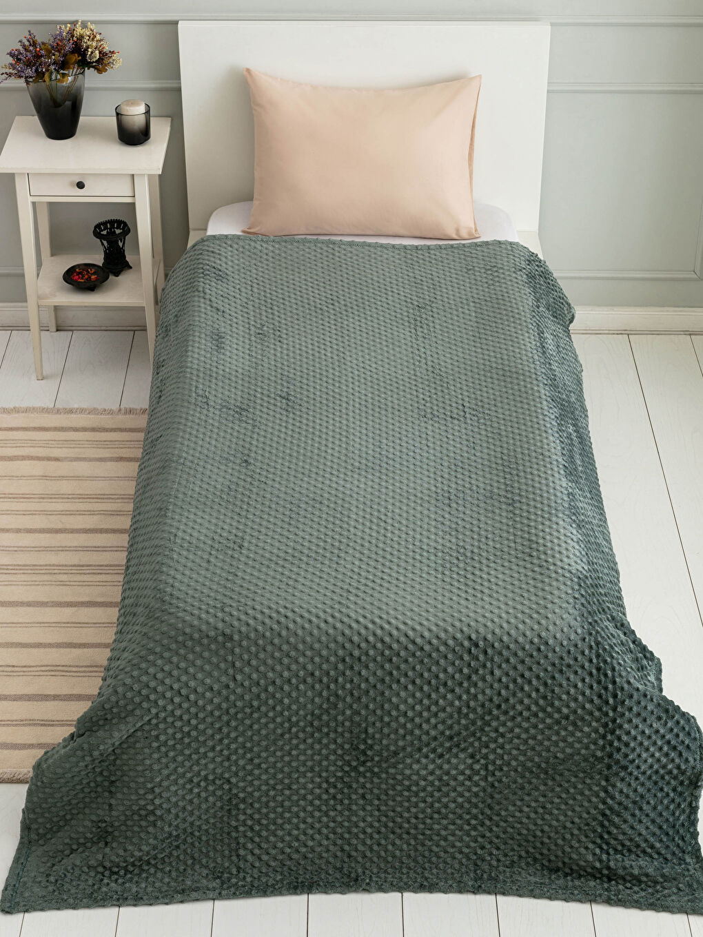 Single Bud Patterned Wellsoft Blanket 150x220 Cm-1