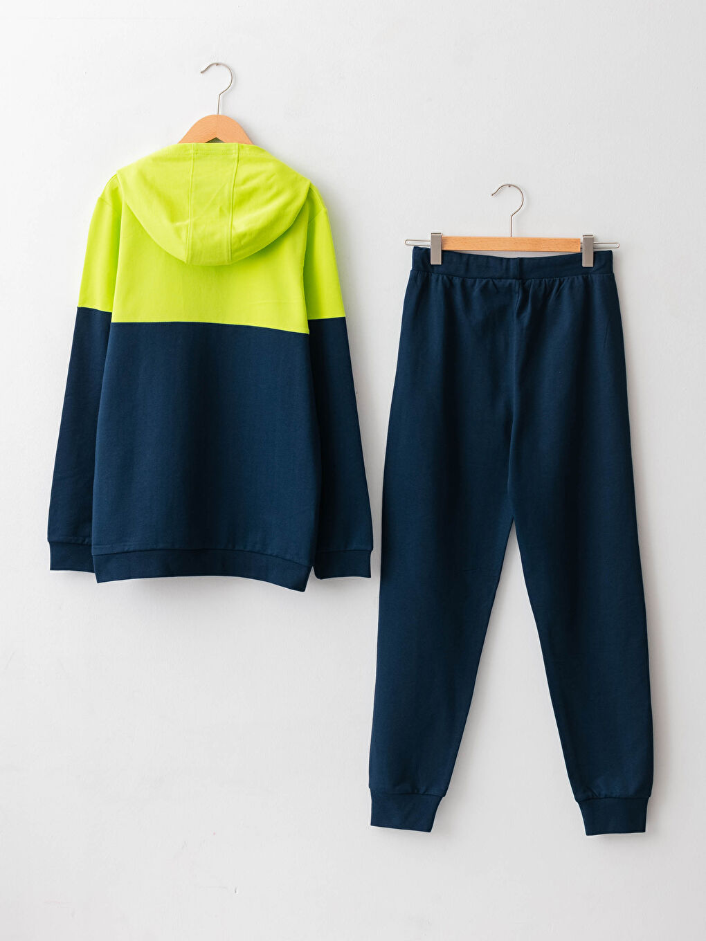 سويت شيرت بكابوش مطبوع كم طويل و بنطلون رياضي للأولاد-1