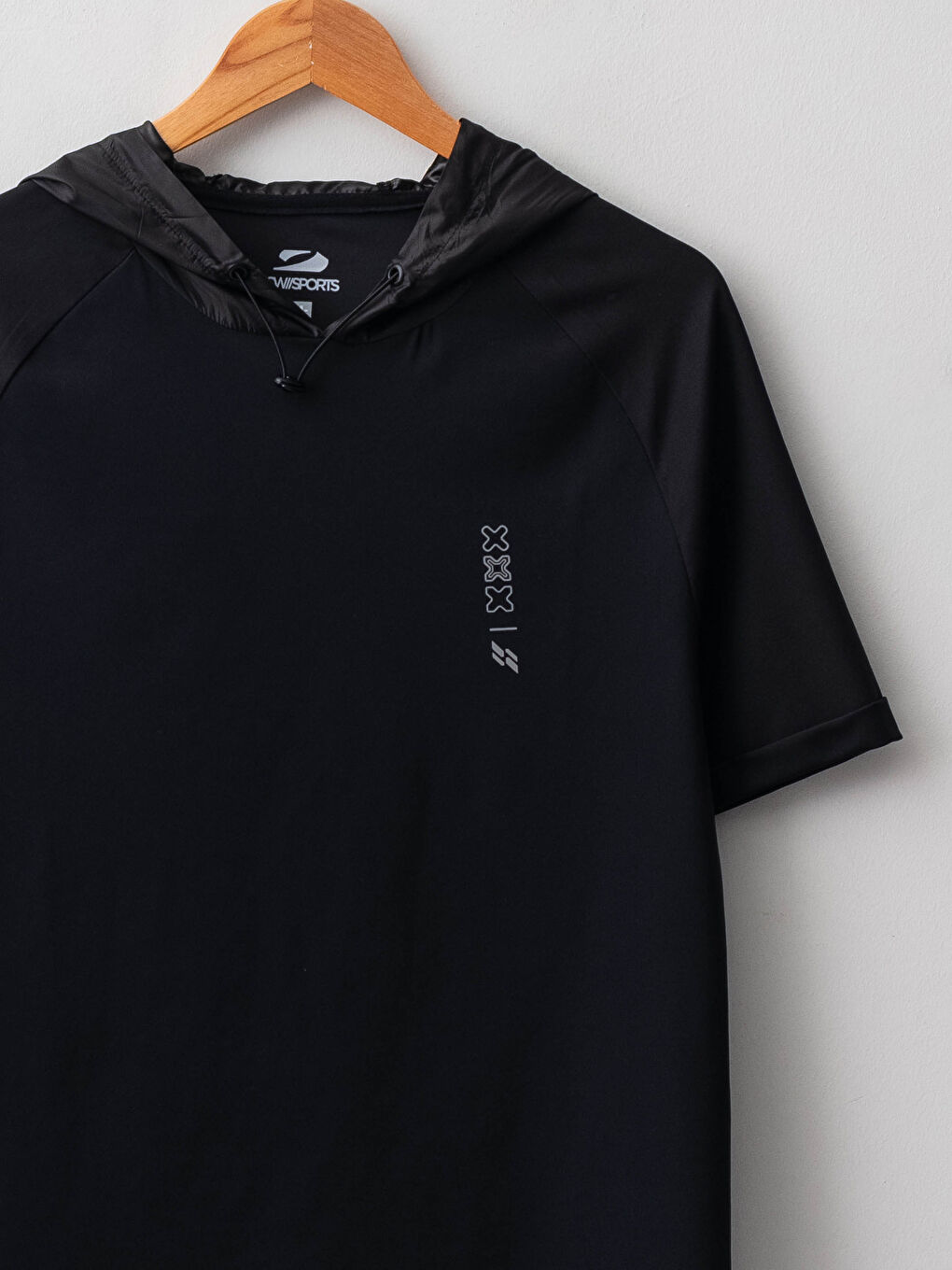 Siyah Kapüşonlu Kısa Kollu Baskılı Erkek Spor Tişört-8