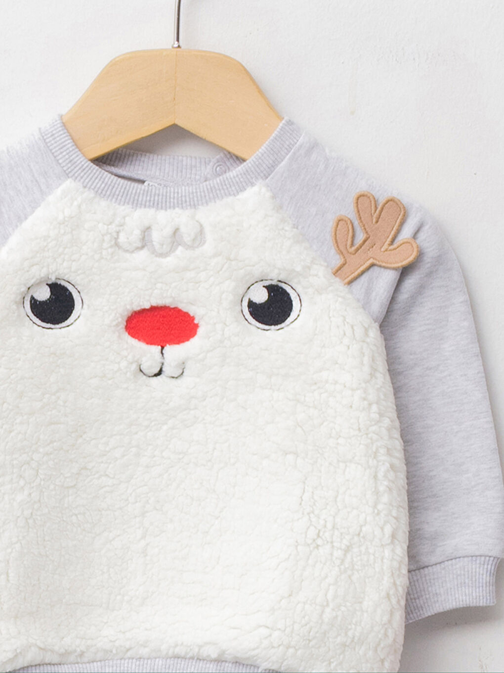 LCW baby Bisiklet Yaka Uzun Kollu Yılbaşı Temalı Pelüş Erkek Bebek Sweatshirt ve Pantolon 2'li Takım -W1AI16Z1-847