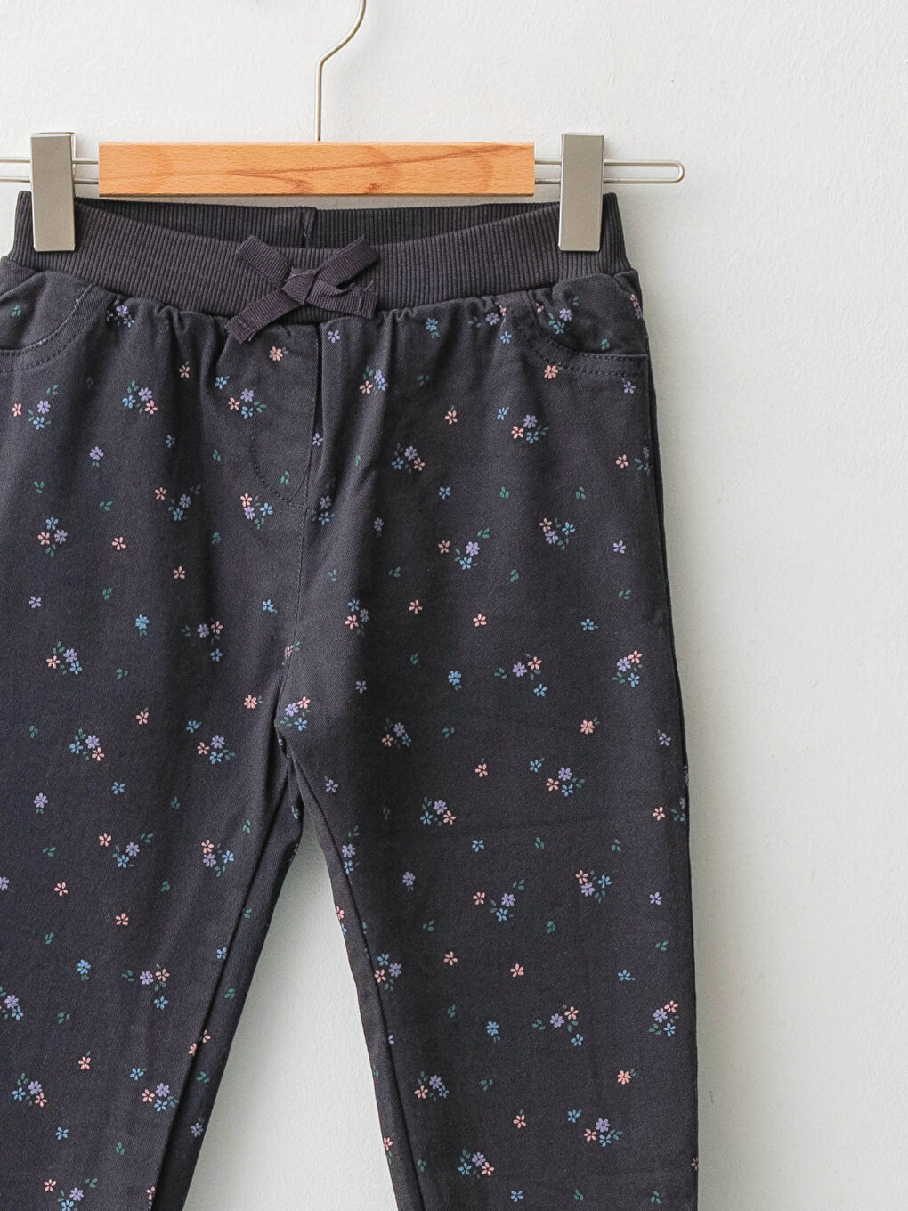 LCW baby Elastische Taille Bedruckte Gabardine Baby Mädchen Gefütterte Jogginghose -W1AJ85Z1-LQ9