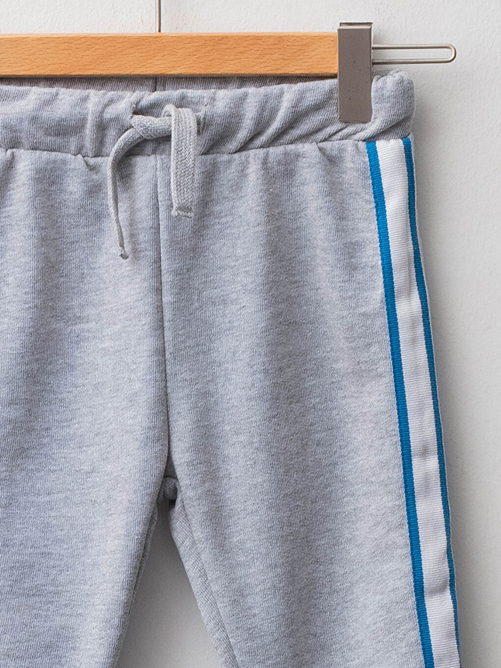 Спортивные штаны для малышей мальчиков с эластичной талией и полосатой боковой отделкой-2