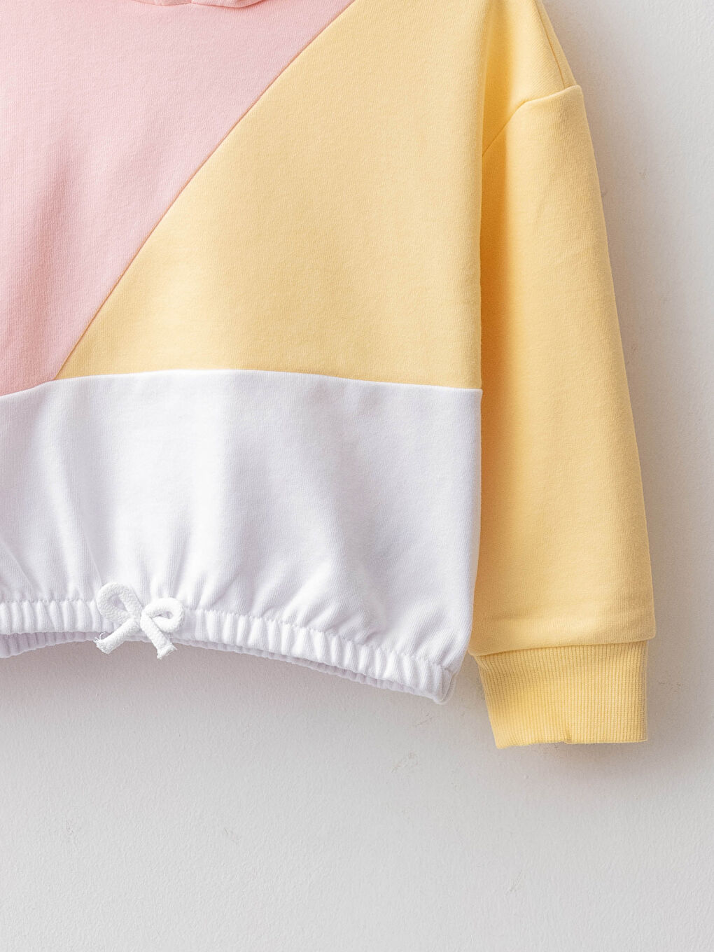 LCW Kids Kapüşonlu Renk Bloklu Uzun Kollu Kız Çocuk Sweatshirt -W1BA25Z4-FUT