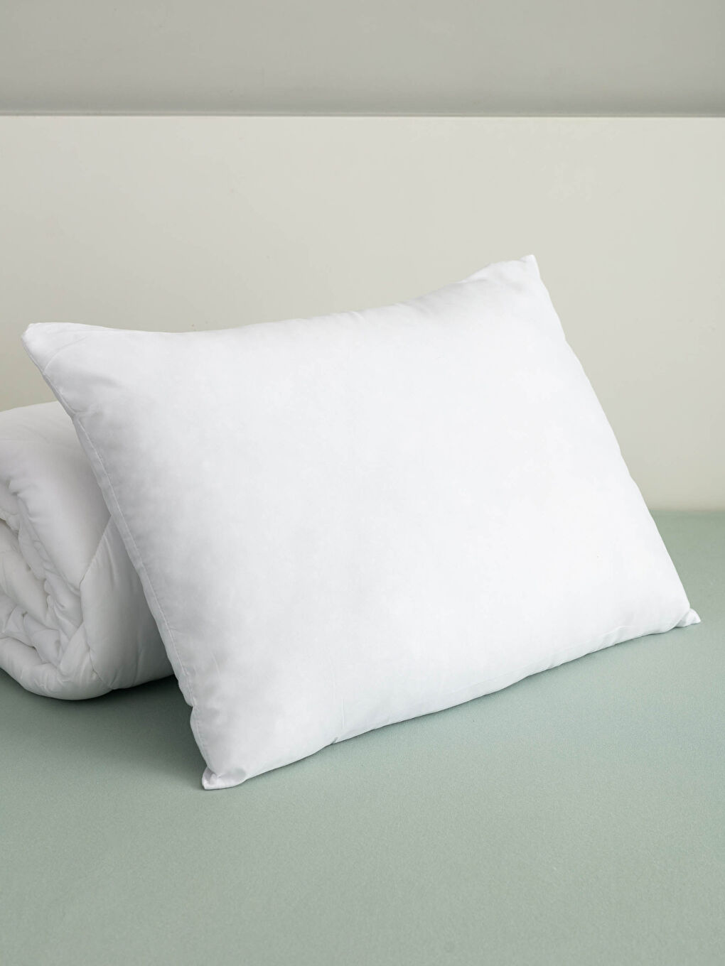 Beyaz Boncuk Elyaf Yastık 50x70 cm