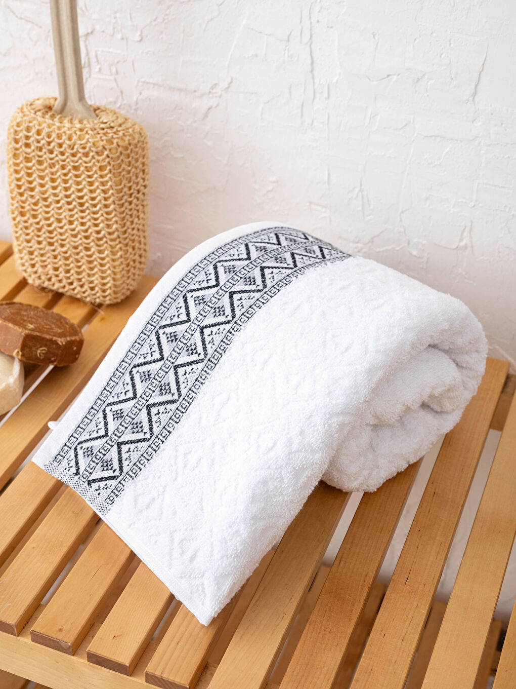 LCW HOME Besticktes Jacquard-Badetuch 70x140 cm -W1BD51Z8-J5E