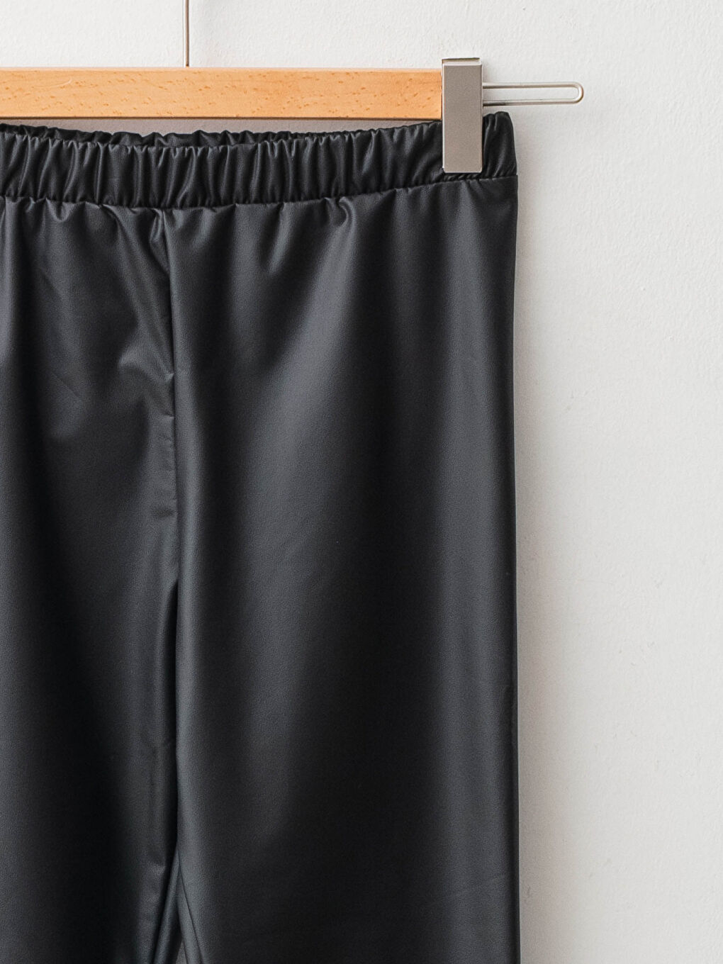 Siyah Beli Lastikli Deri Görünümlü Kız Çocuk Bilek Boy Tayt-2