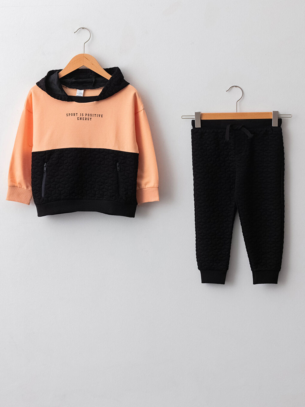 LCW baby Mercan Kapüşonlu Uzun Kol Baskılı Erkek Bebek Sweatshirt ve Jogger Pantolon 2'li