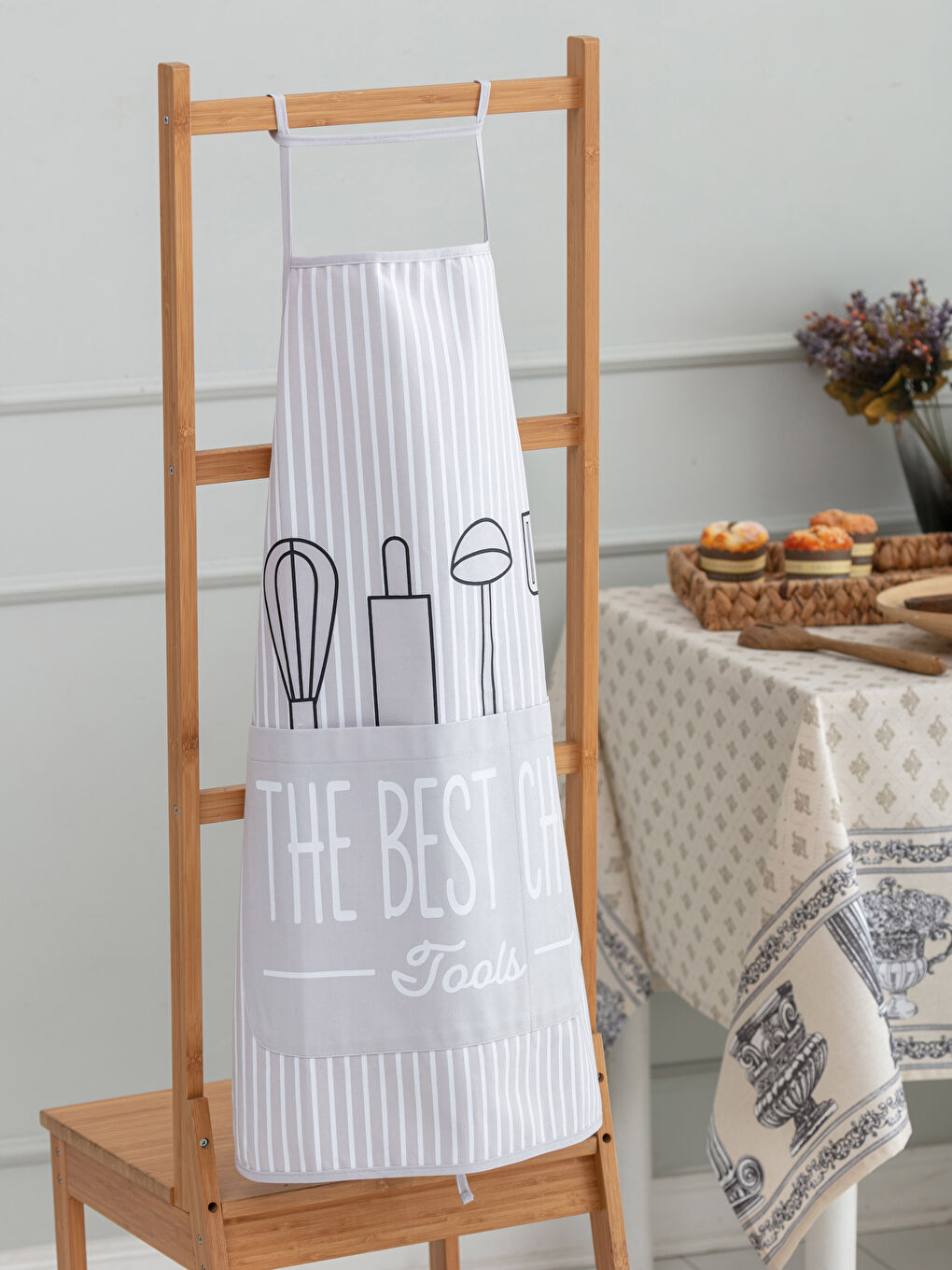 LCW HOME Slogan Printed Gabardine Kitchen Apron 57x75 Cm -W1BM06Z8-LRW