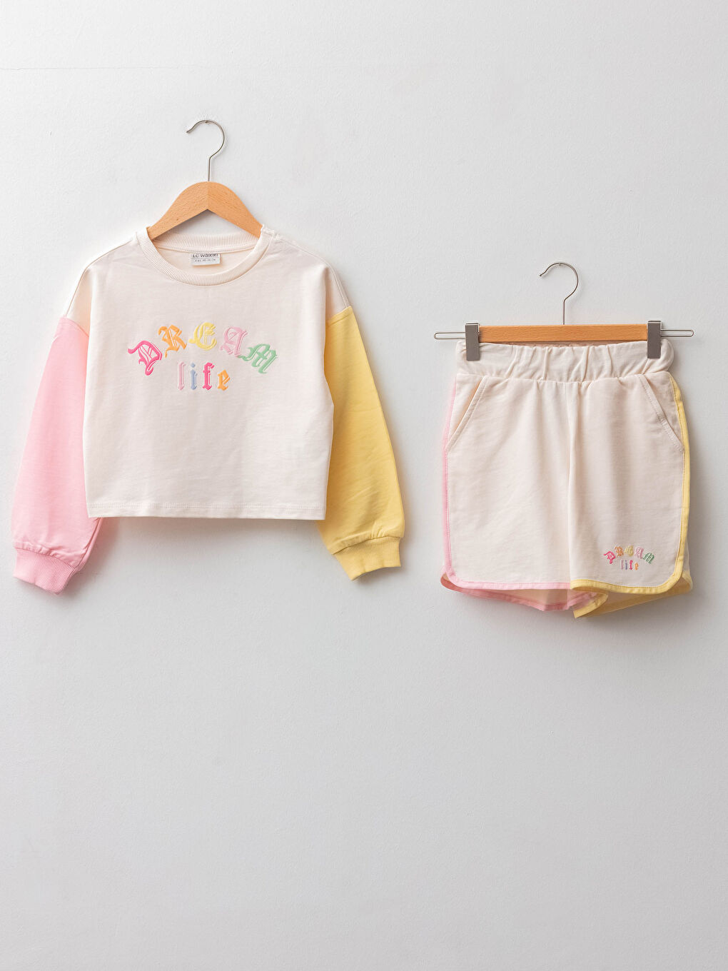 LCW Kids Crew Neck Printed Long Sleeve Girl Sweatshirt and Shorts -W1BQ69Z4-FRC