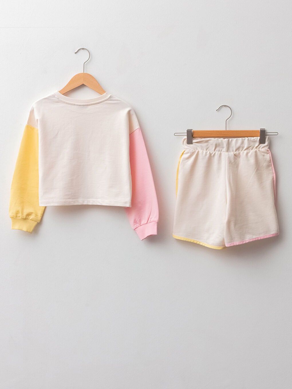 LCW Kids Crew Neck Printed Long Sleeve Girl Sweatshirt and Shorts -W1BQ69Z4-FRC