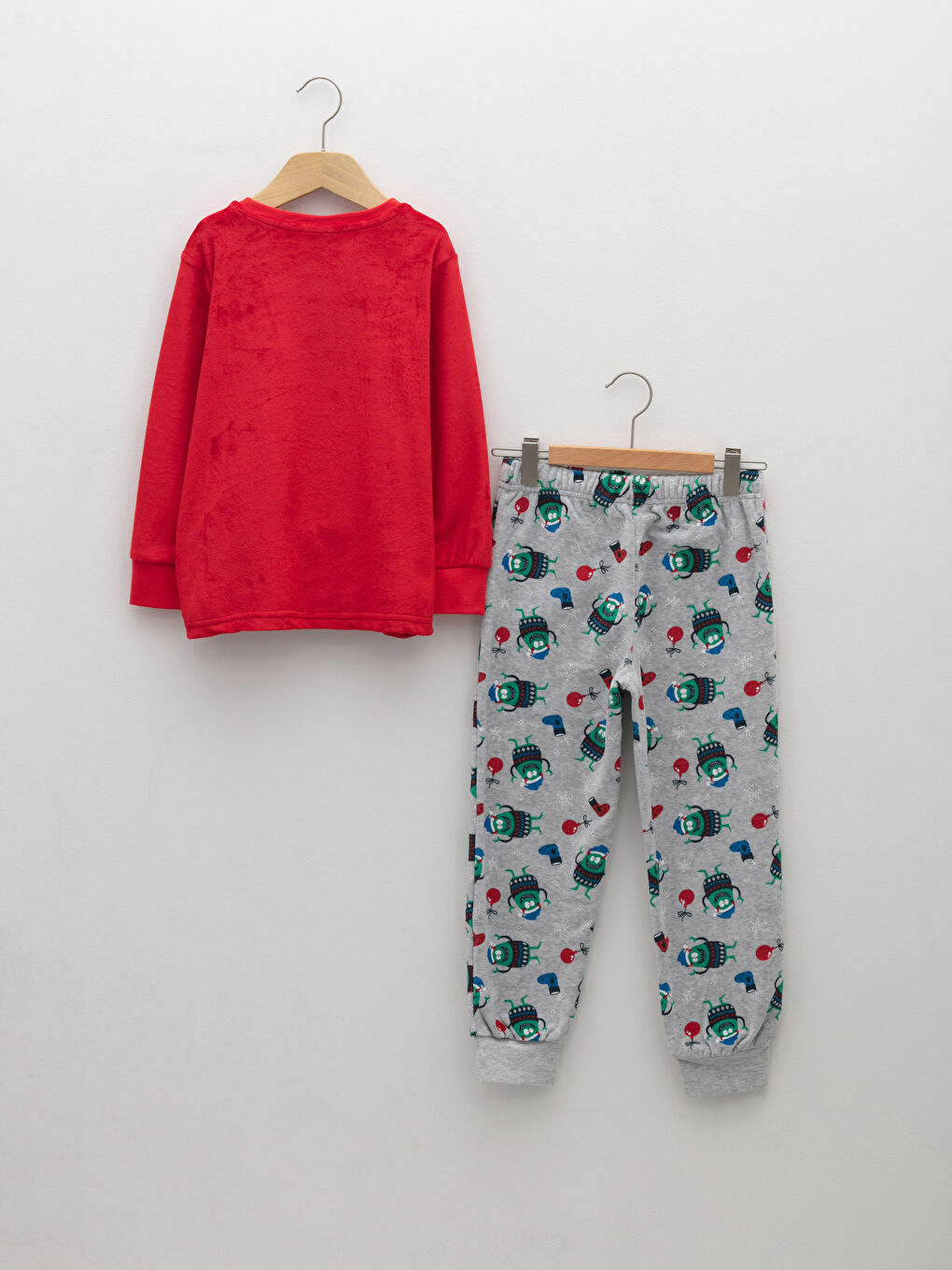 Crew Neck New Year Themed Long Sleeve Velvet Boys Pajamas Set-1