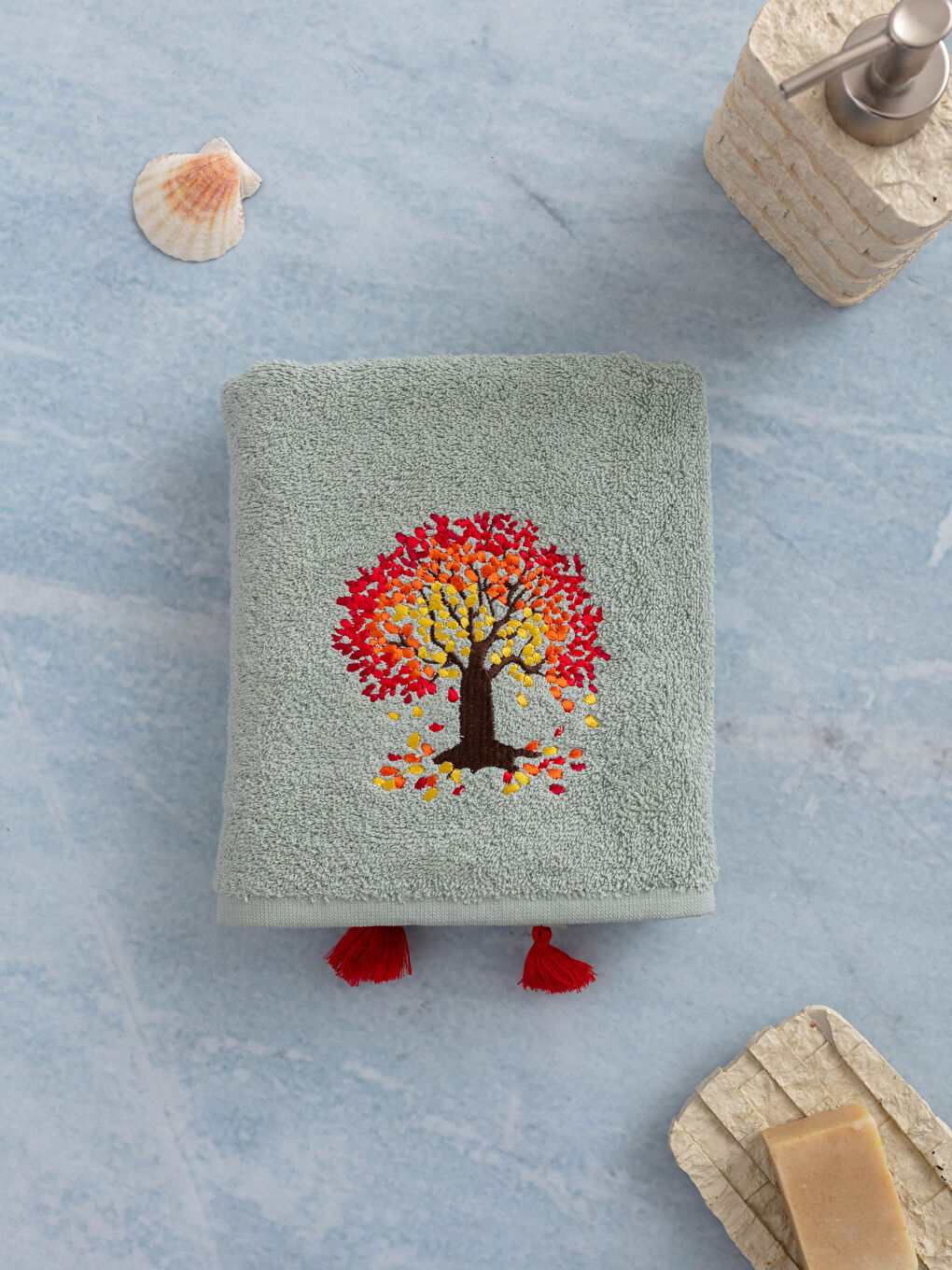 Haki Nakış Detaylı Püskül Yüz Havlusu 50x80 cm