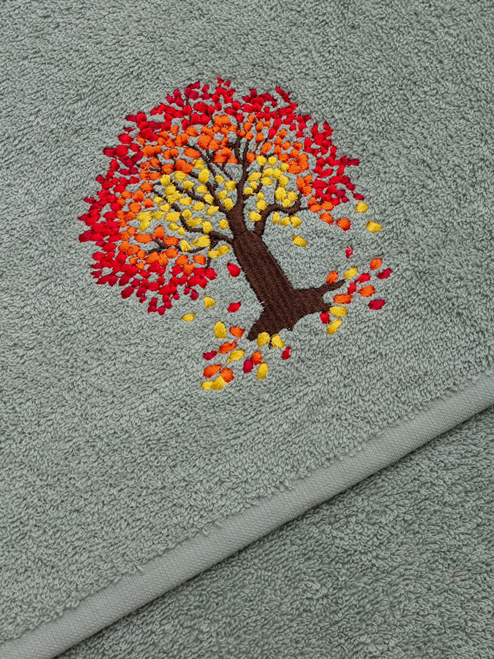 Haki Nakış Detaylı Püskül Yüz Havlusu 50x80 cm-3