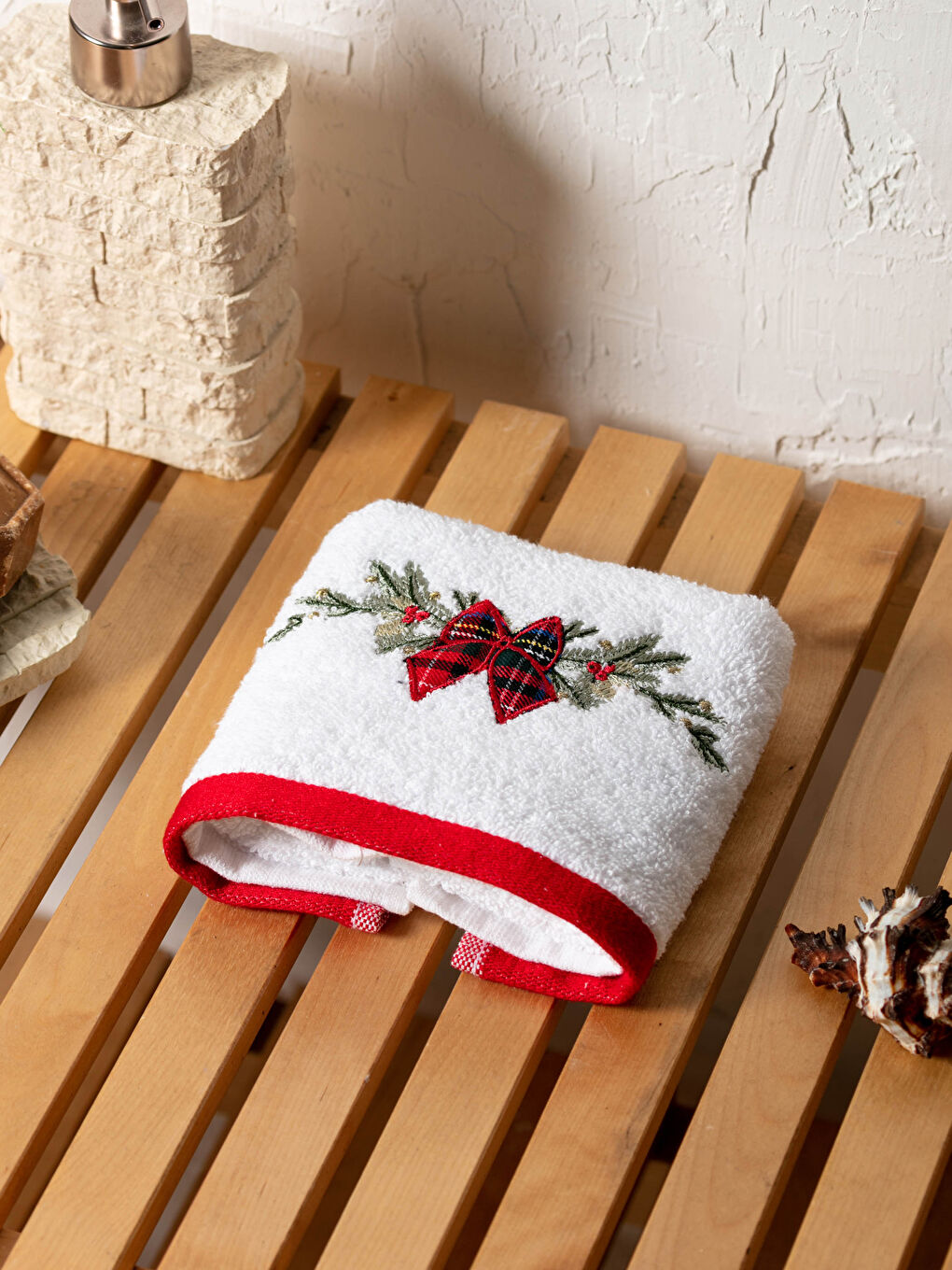 Prosop de mâini detaliat cu broderie tematică de Crăciun 30x50 cm-1