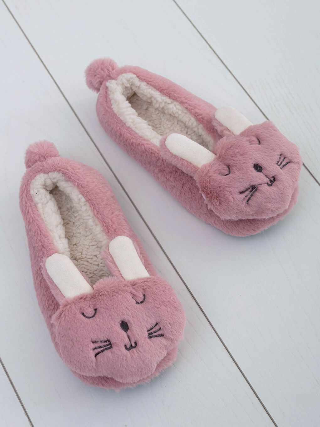 Pantofi de Casă din Pluș cu Detalii Brodate pentru Femei