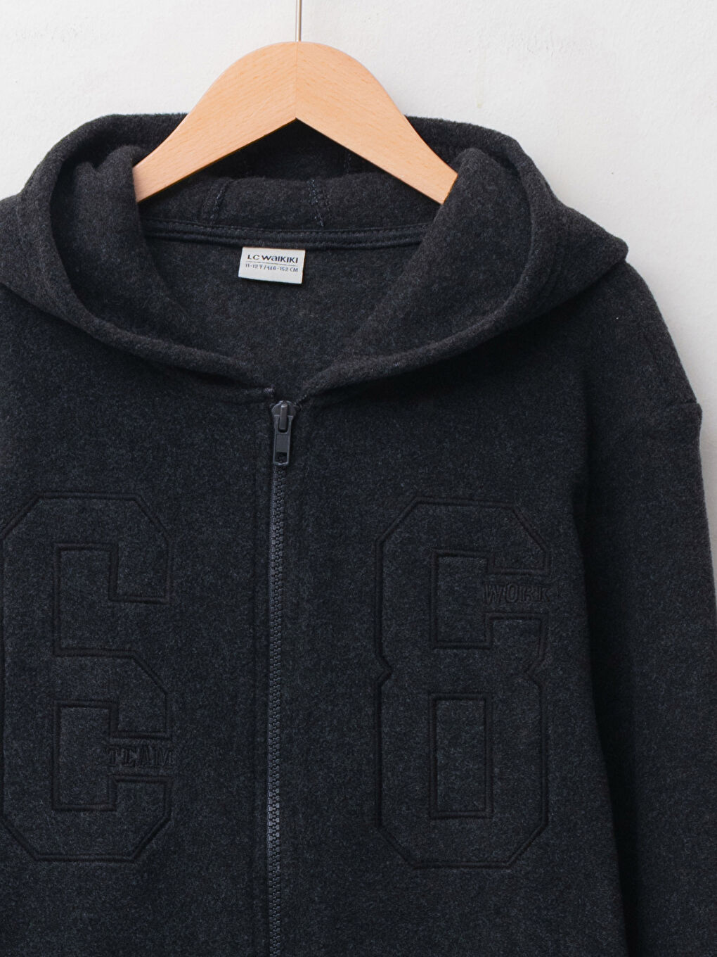 LCW Kids Hooded Embroidery Detailed Long Sleeve Fleece Boys Zippered Sweatshirt -W1CN64Z4-DW2