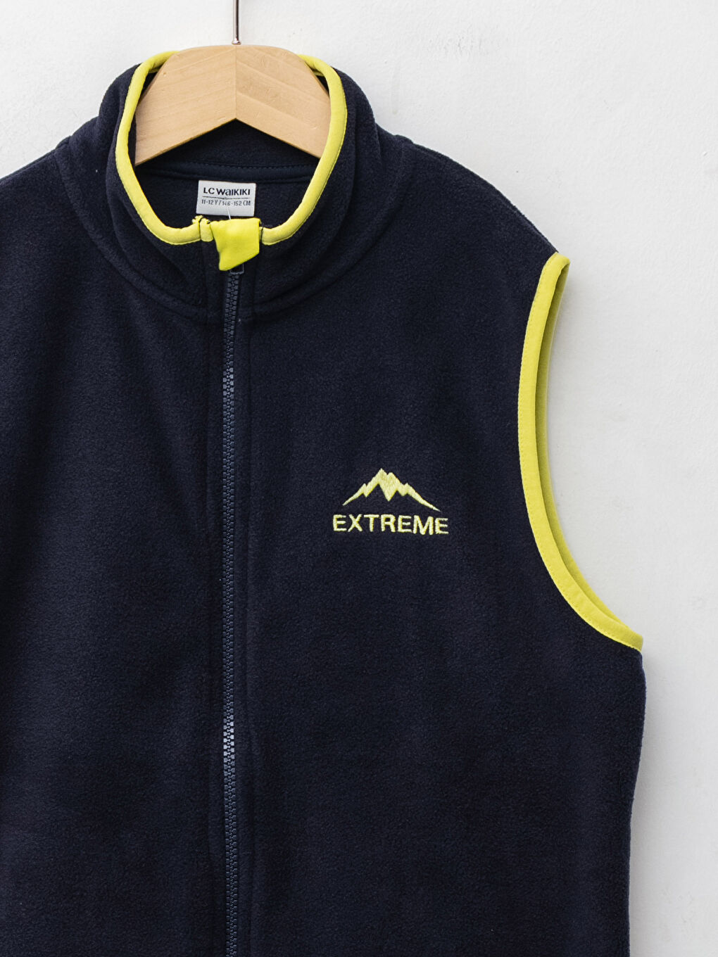 Stand Up Collar Embroidery Detailed Fleece Boys Zippered Vest-2