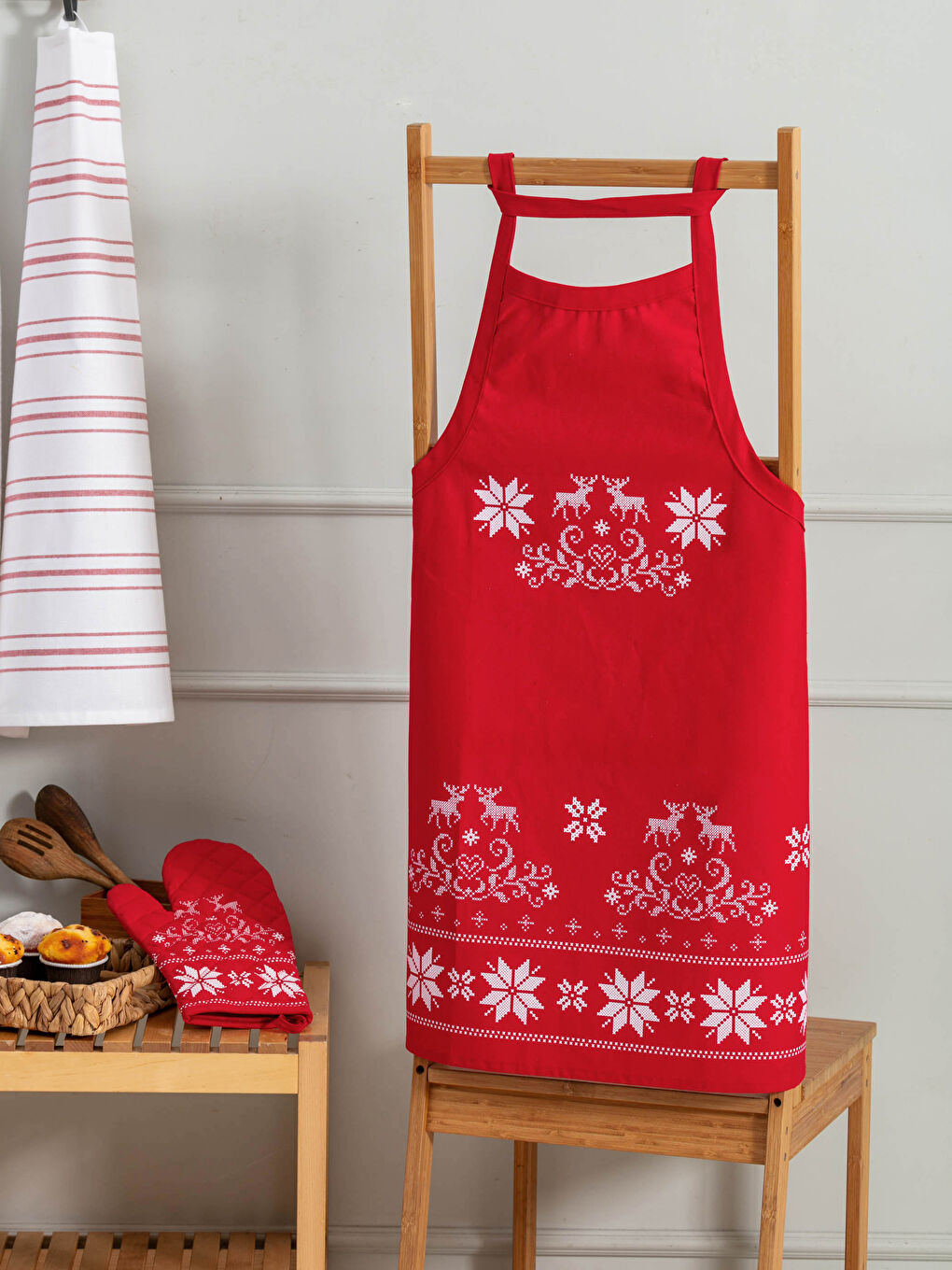 LCW HOME New Year Themed Printed Gabardine Kitchen Apron -W1CR05Z8-LTQ