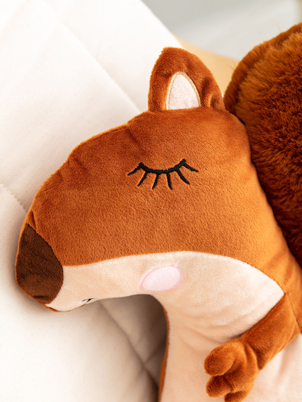 LCW HOME Besticktes Gefülltes Plüsch-Baby-Eichhörnchen-Kissen 37x39 Cm -W1CT16Z1-LQY