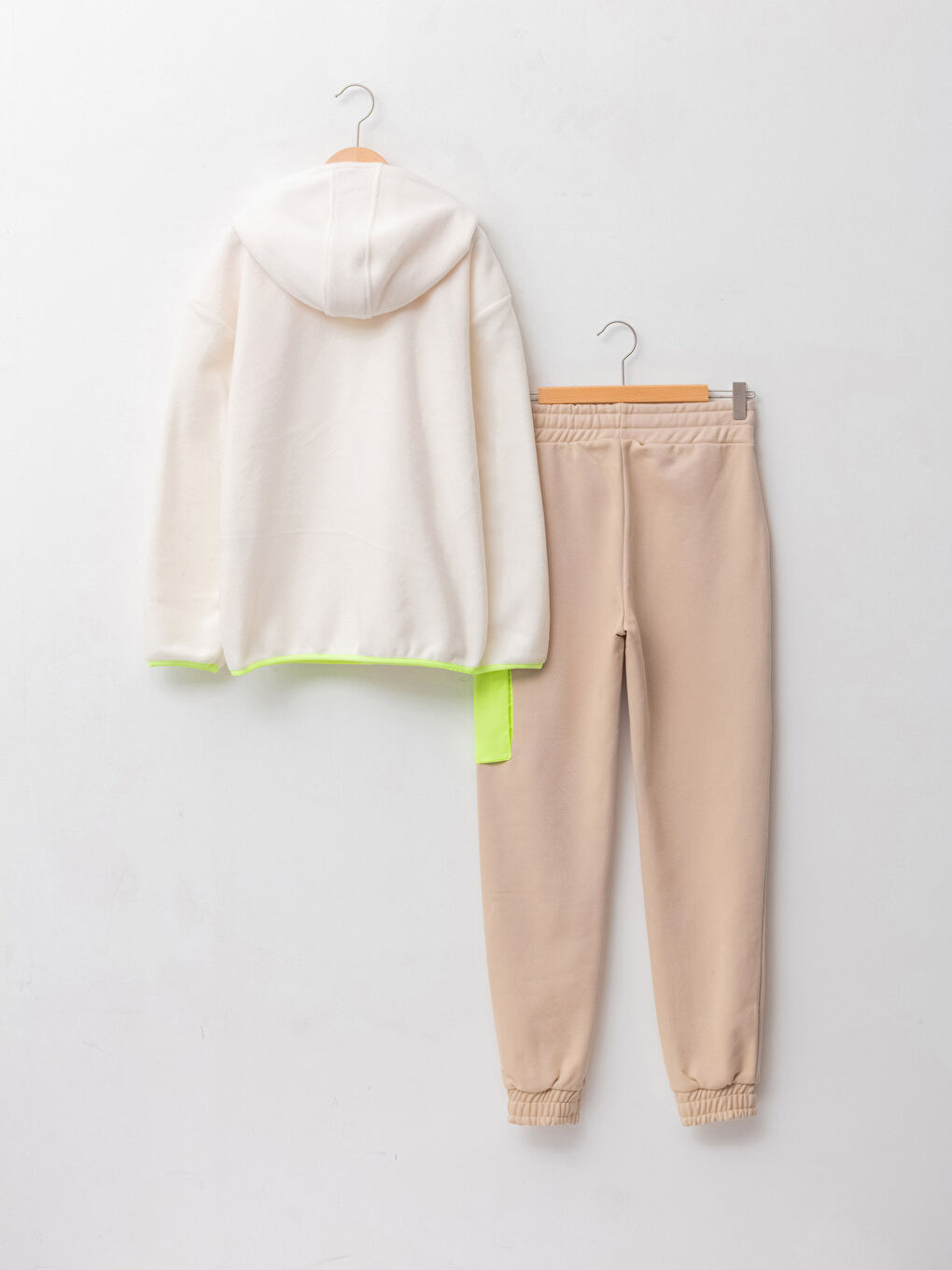LCW Kids Kapüşonlu Baskılı Uzun Kollu Kız Çocuk Sweatshirt ve Eşofman Altı -W1DA09Z4-FDH