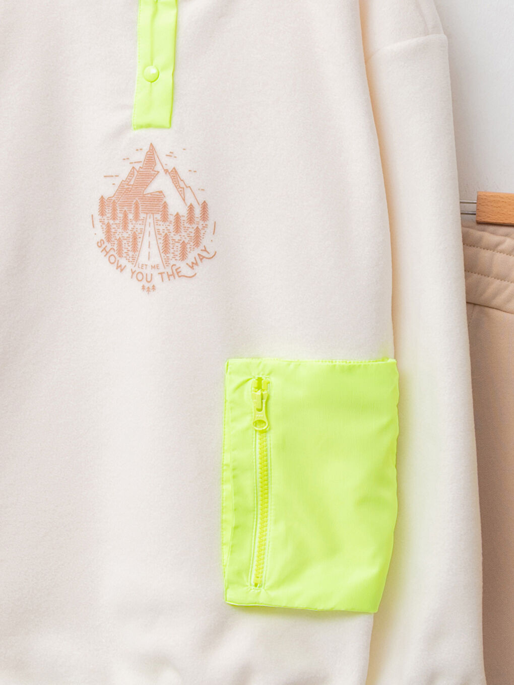LCW Kids Kapüşonlu Baskılı Uzun Kollu Kız Çocuk Sweatshirt ve Eşofman Altı -W1DA09Z4-FDH