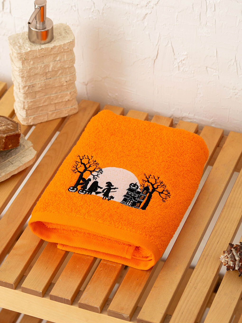 Ručni peškir sa detaljima veza