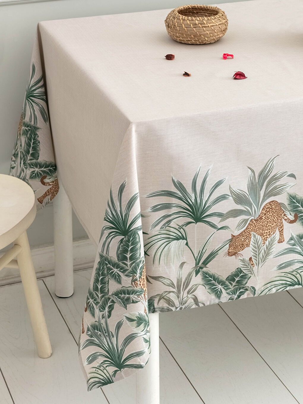 مفرش مائدة مطبوع مُزهر 150x200 سم