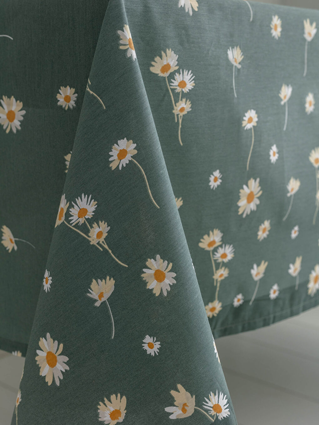 Karışık Çiçek Baskılı Pamuklu Masa Örtüsü 150x220 cm-1