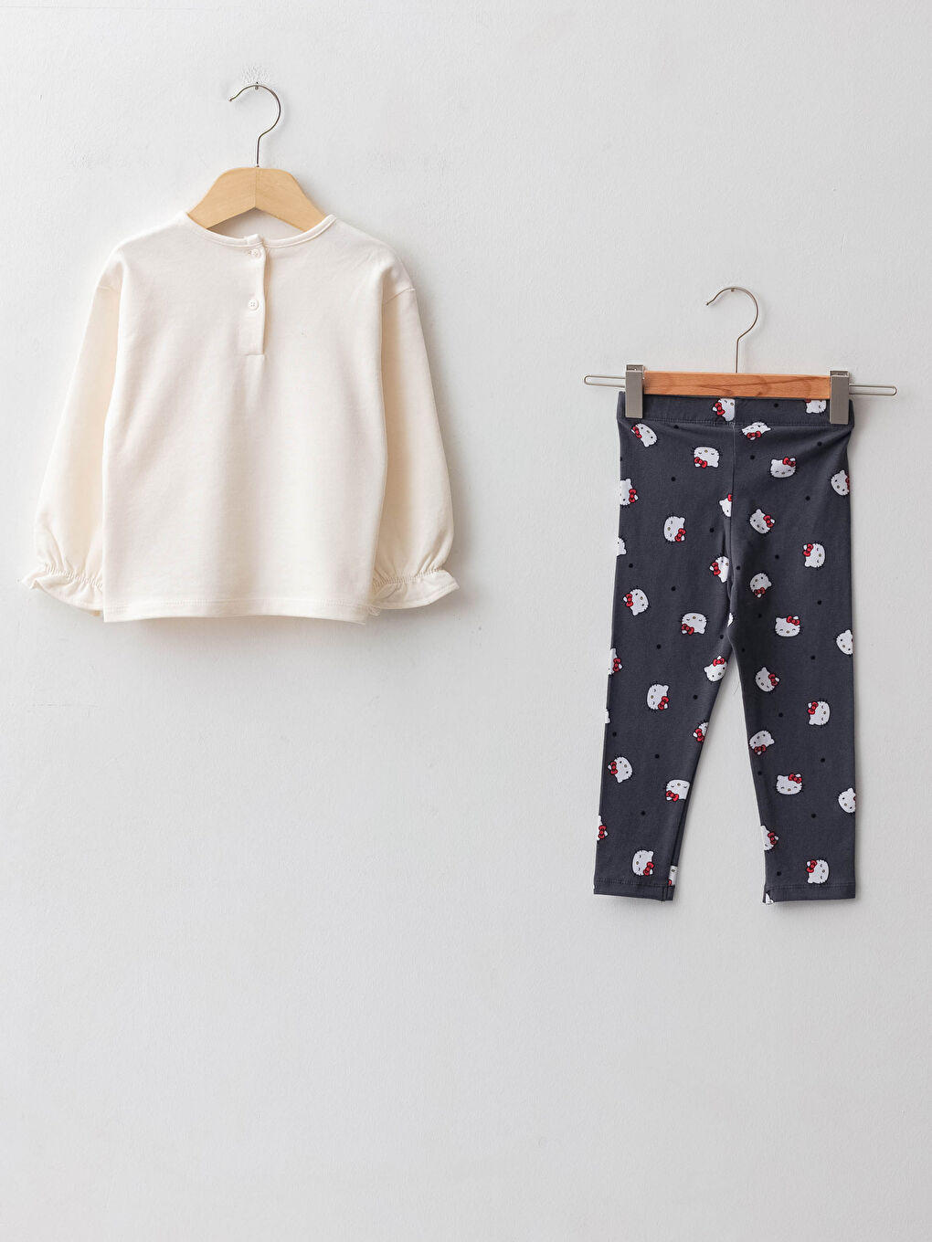 LCW baby Rundhalsausschnitt Langarm Hello Kitty Bedrucktes Baby Mädchen Sweatshirt und Leggings 2er-Pack Set -W1DR63Z1-FDW