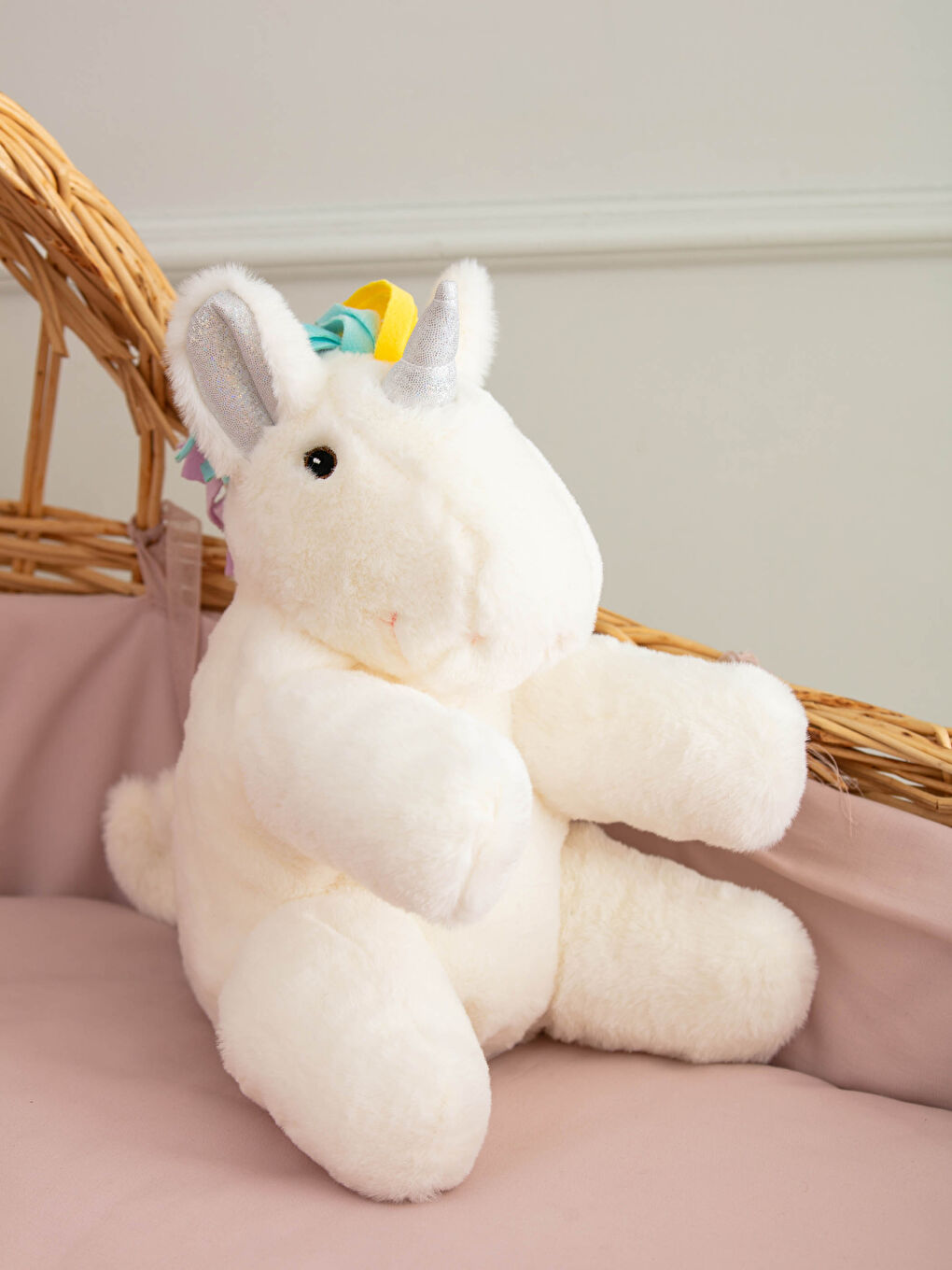 Coussin Bébé en Peluche avec Détails Brodés