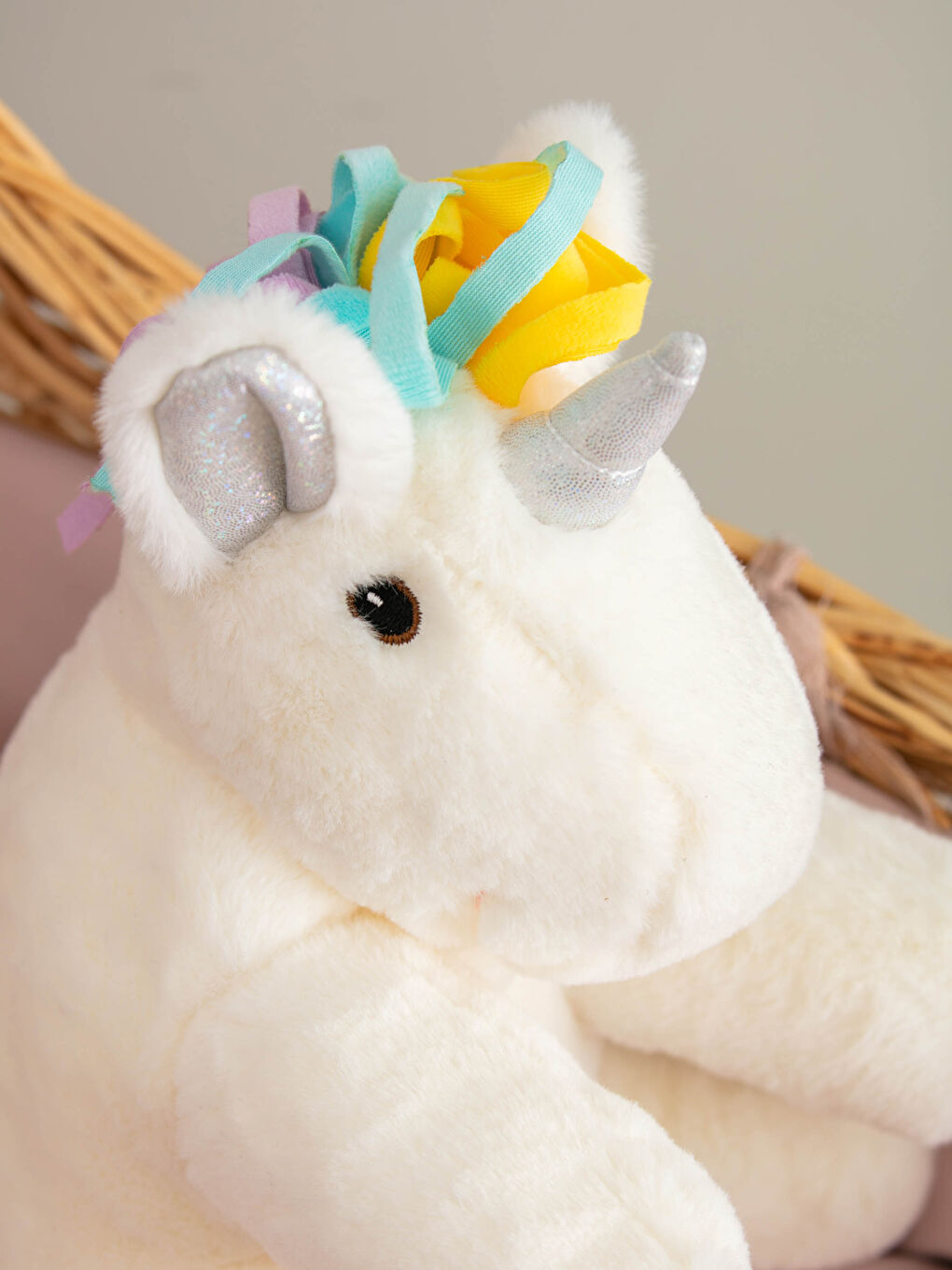 Coussin Bébé en Peluche avec Détails Brodés-1