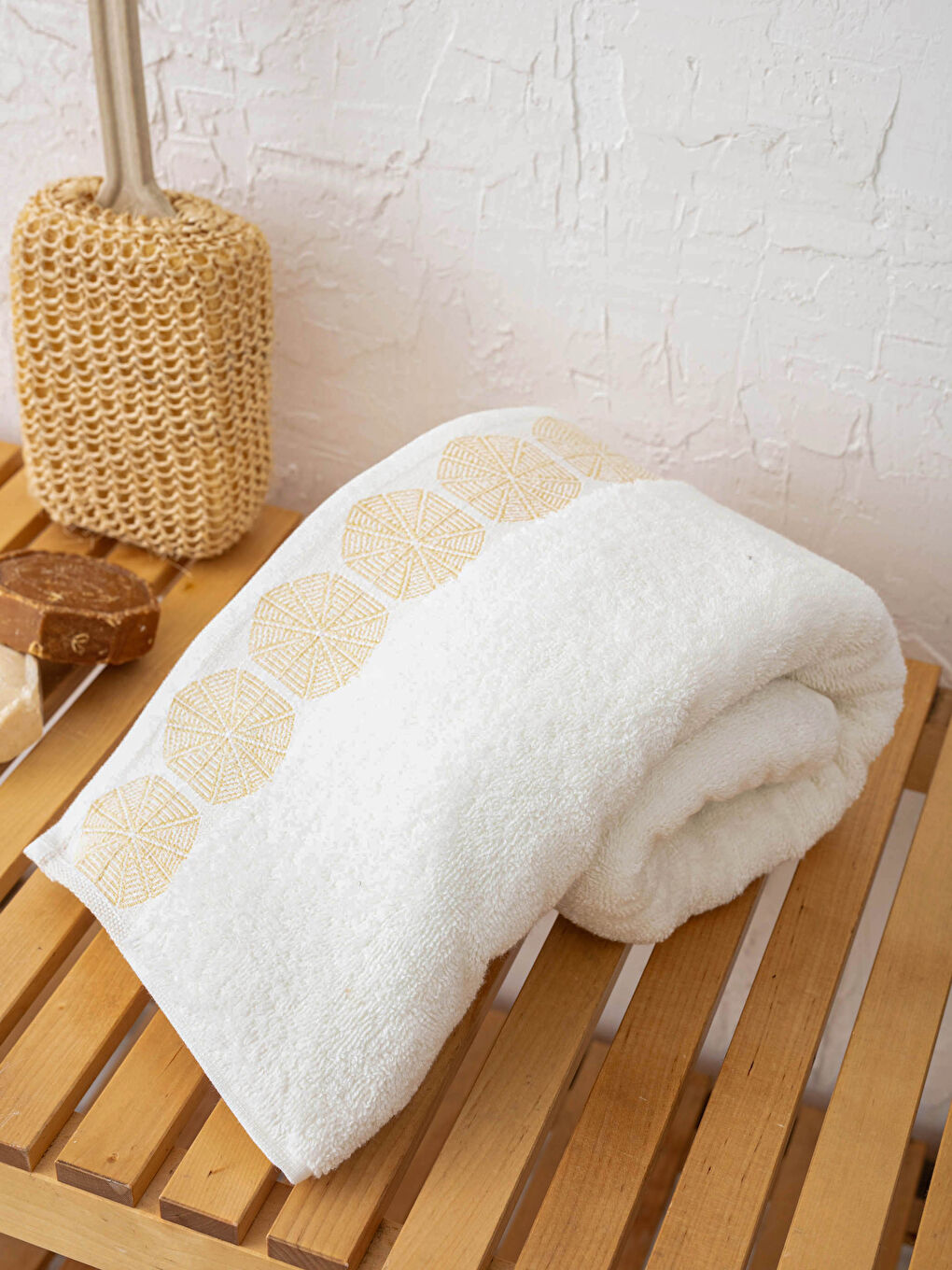 Embroidered Bath Towel 70x140 cm