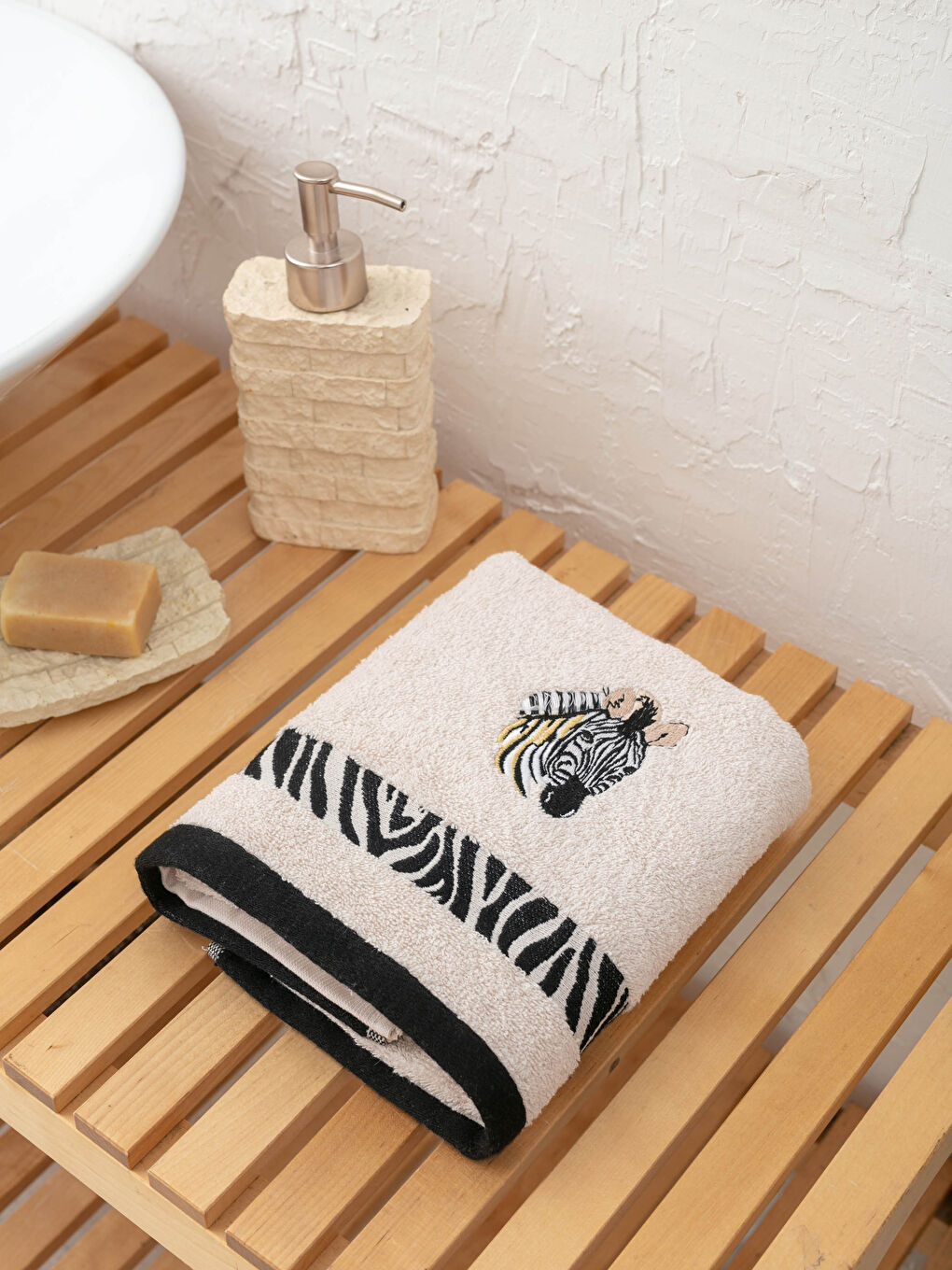 LCW HOME Zebra Embroidered Jacquard Face Towel 50x80 Cm -W1EP86Z8-CV5