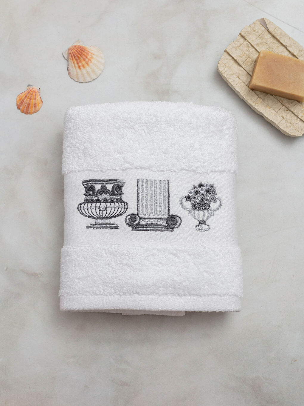 Beyaz Nakış Detaylı Bukle Yüz Havlusu 50x80 cm-1