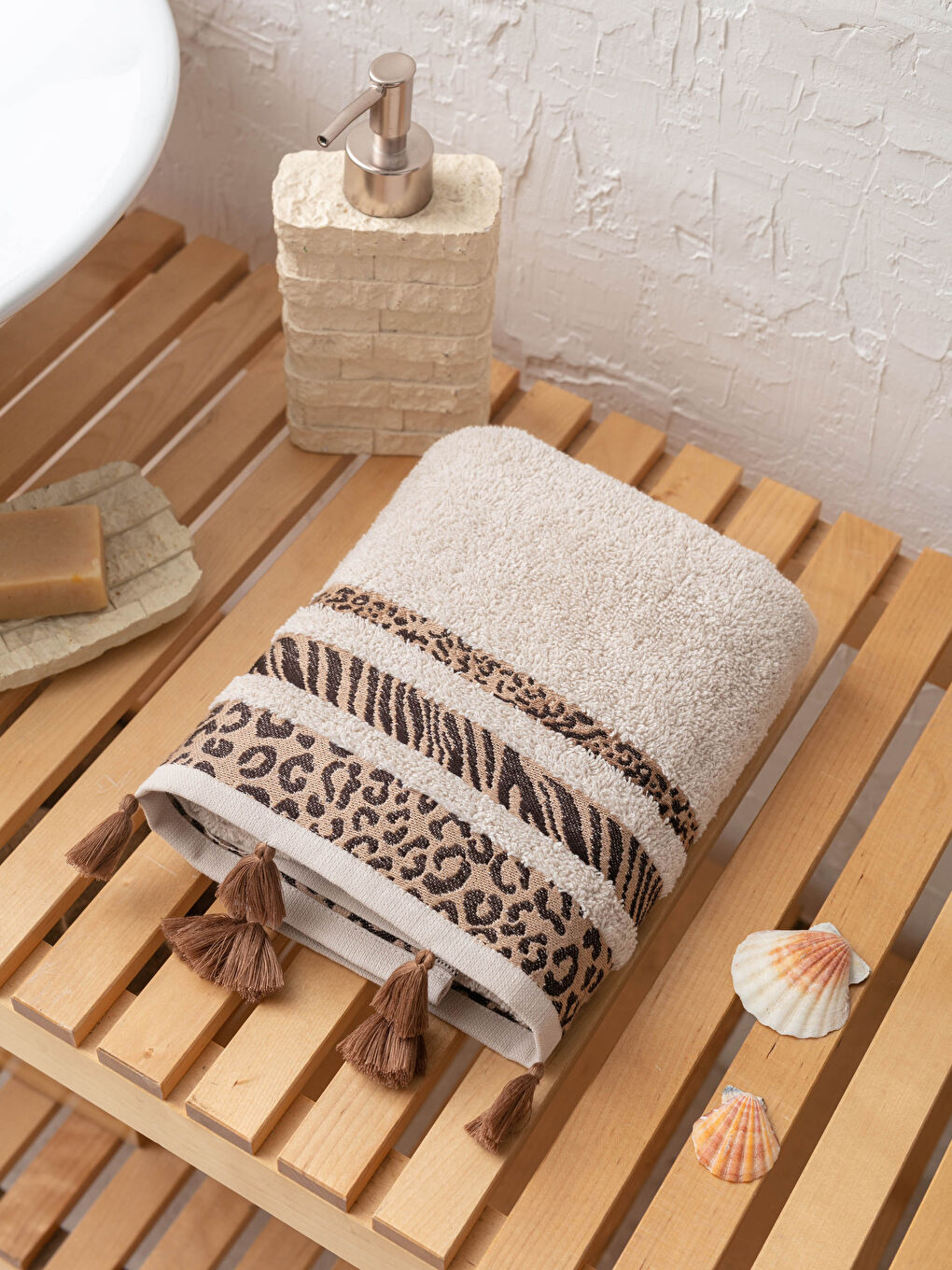 Bej Püsküllü Jakarlı Yüz Havlusu 50x80 cm