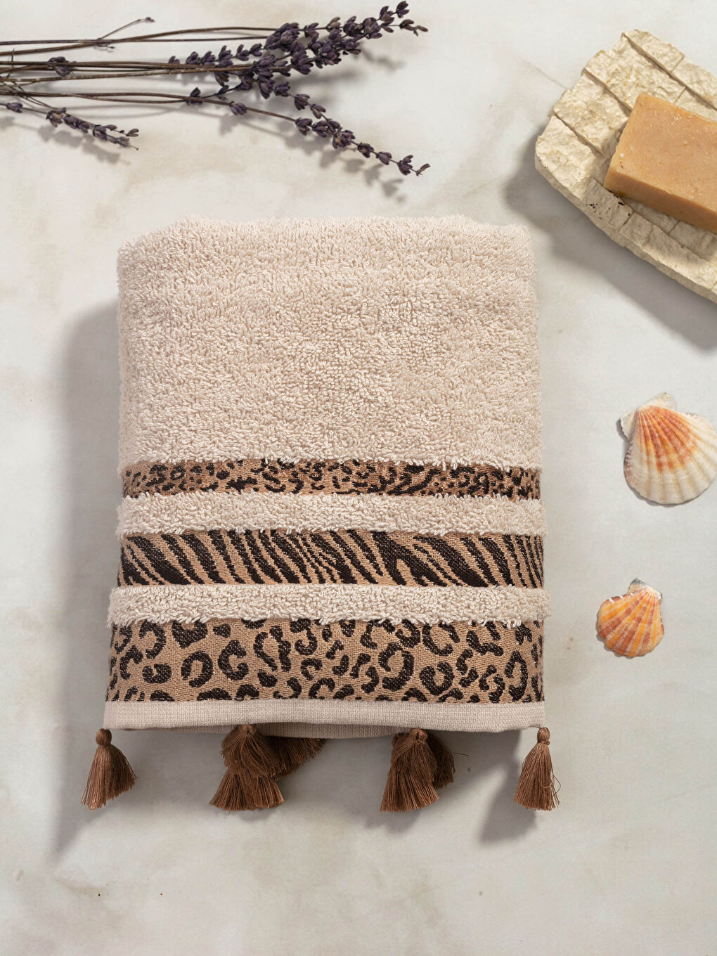 Bej Püsküllü Jakarlı Yüz Havlusu 50x80 cm-1