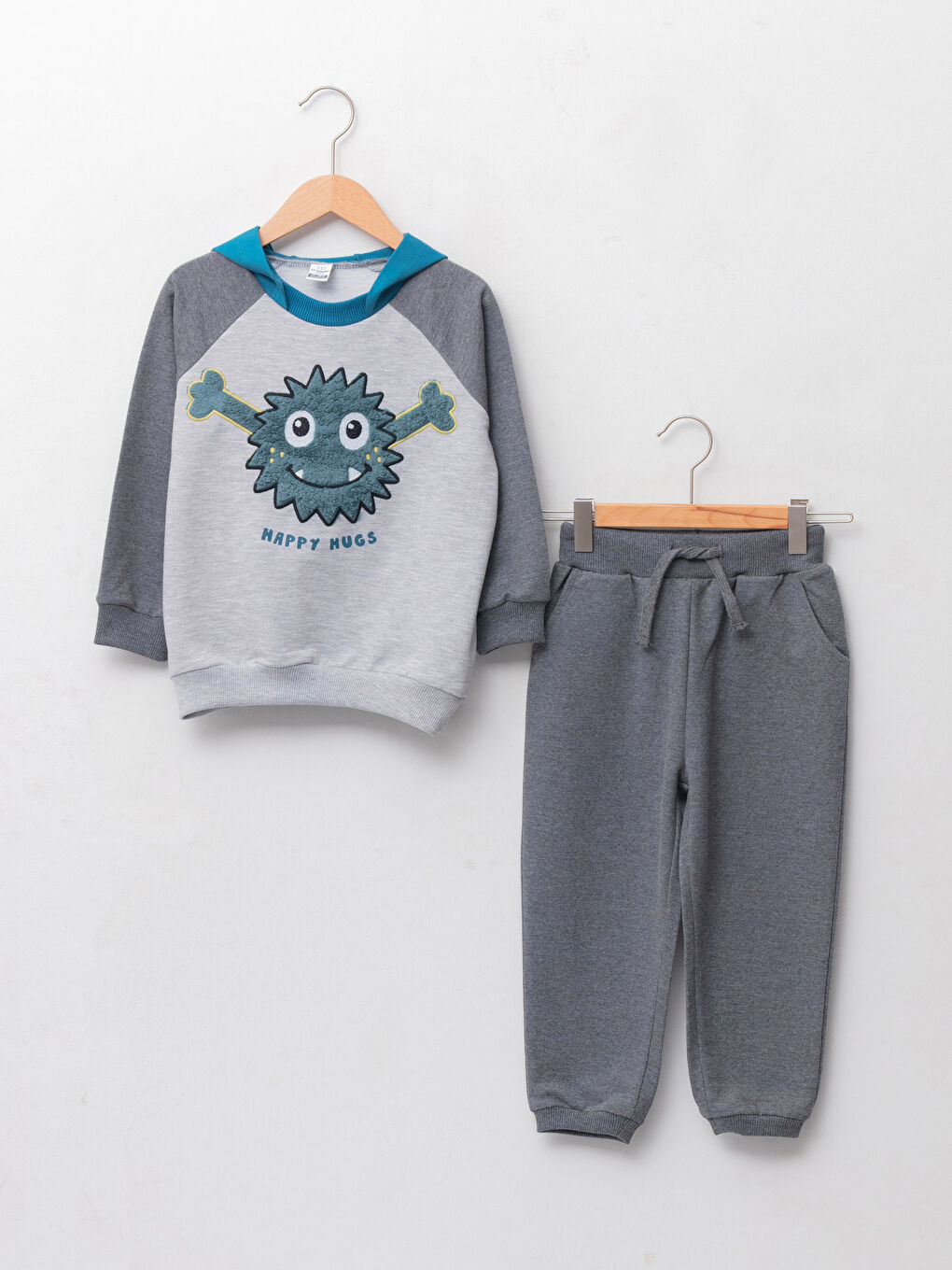 LCW baby Gri Kapüşonlu Uzun Kollu Baskılı Erkek Bebek Sweatshirt ve Pantolon 2'li Takım