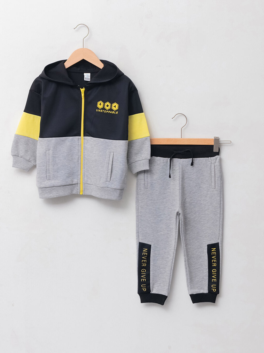 LCW baby Gri Kapüşonlu Uzun Kollu Baskılı Erkek Bebek Fermuarlı Sweatshirt ve Jogger Pantolon 2'li Takım