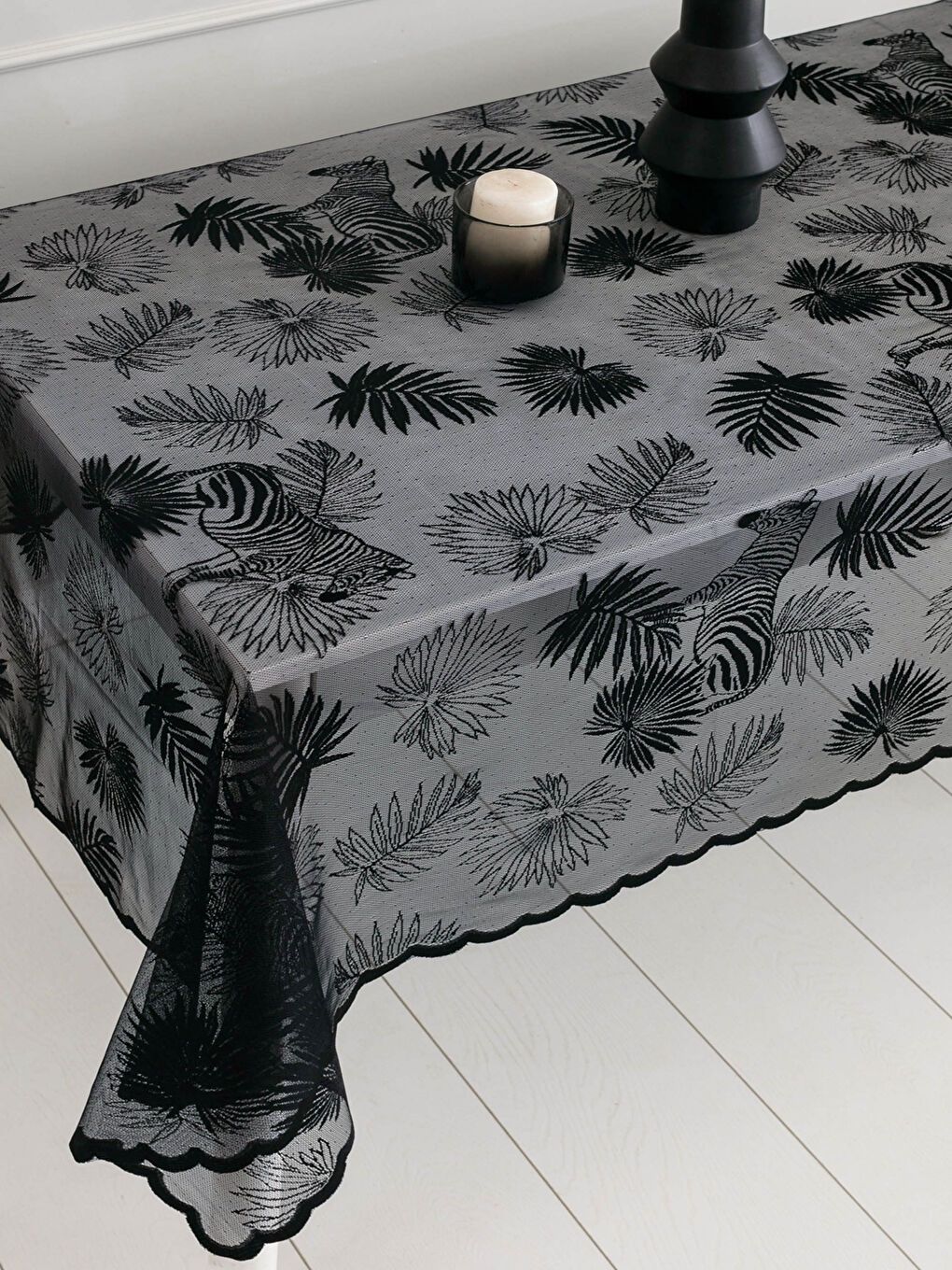Lace Detailed Tablecloth 145x200 Cm