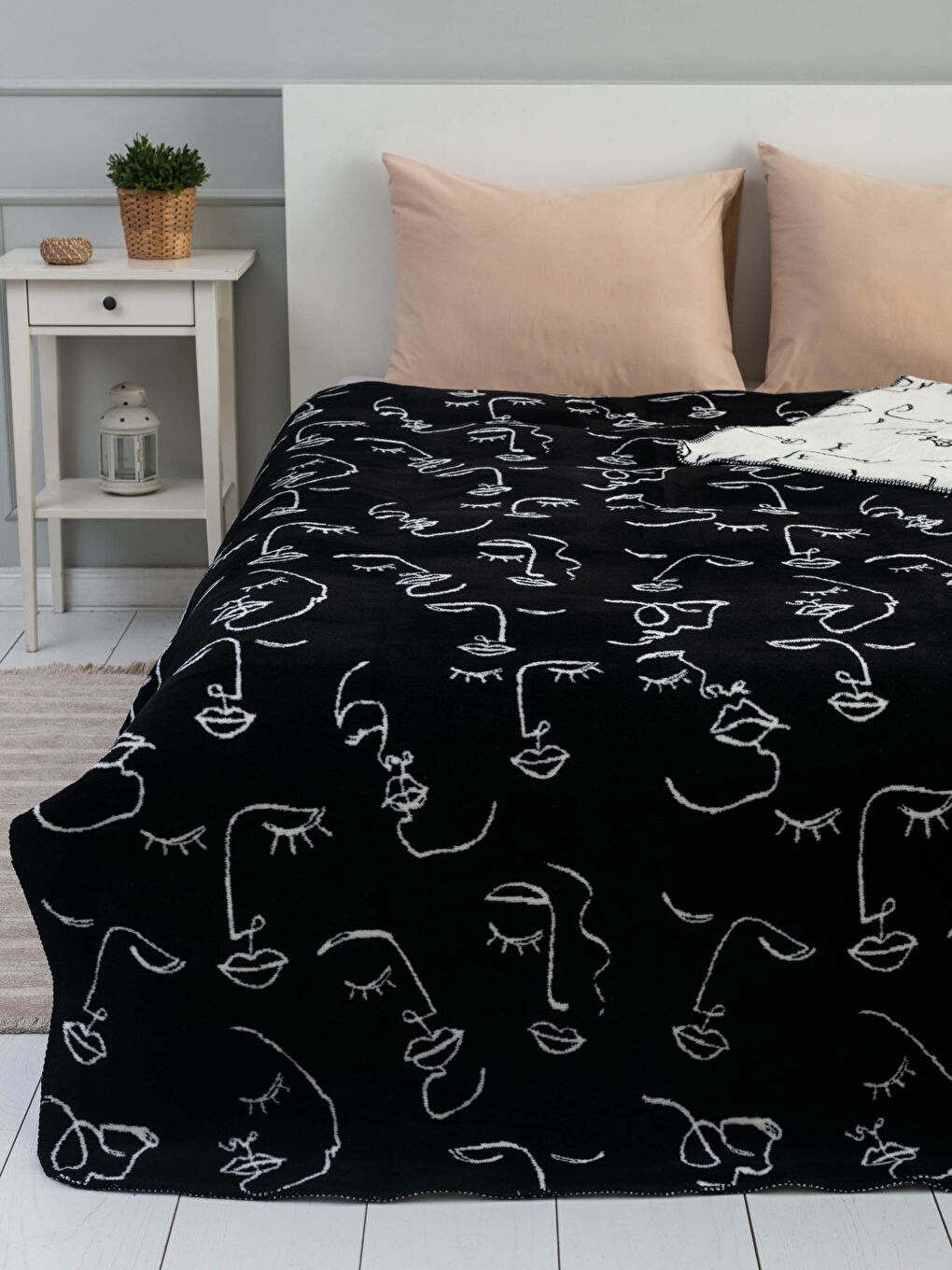 Siyah Çift Kişilik Kendinden Desenli Battaniye 200x220 cm