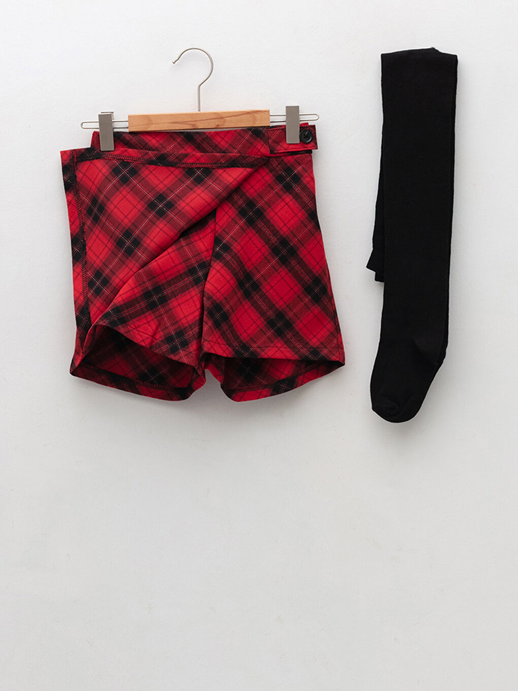 LCW Kids Checked Girl Short Skirt and Pantyhose -W1FR05Z4-LPA