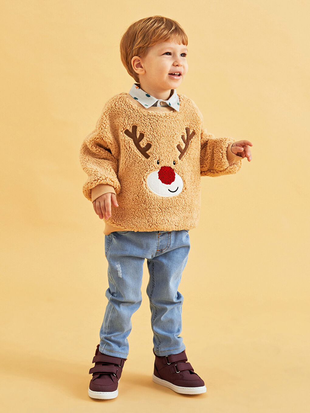 LCW baby Crew Neck Long Sleeve New Year Themed Plush Baby Boy Sweatshirt -W1G872Z1-FP3