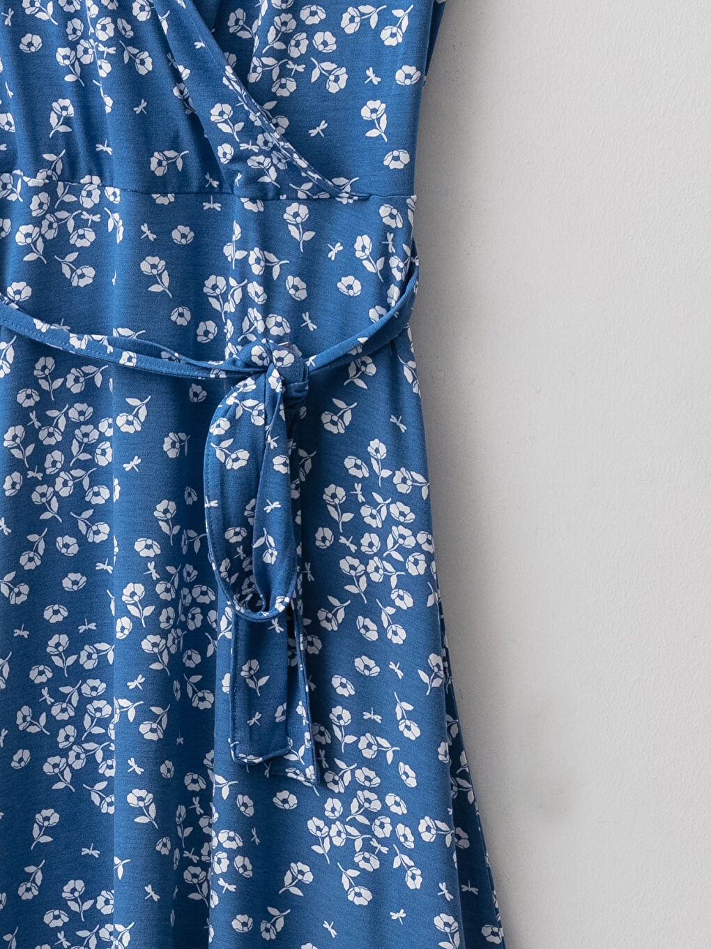 Mavi Kruvaze Yaka Çiçekli Kısa Kollu Kadın Elbise-7